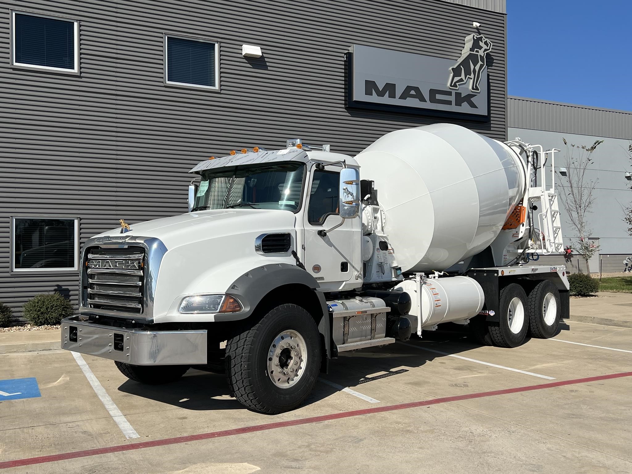 2025 MACK GRANITE 64BR - image 1 of 6