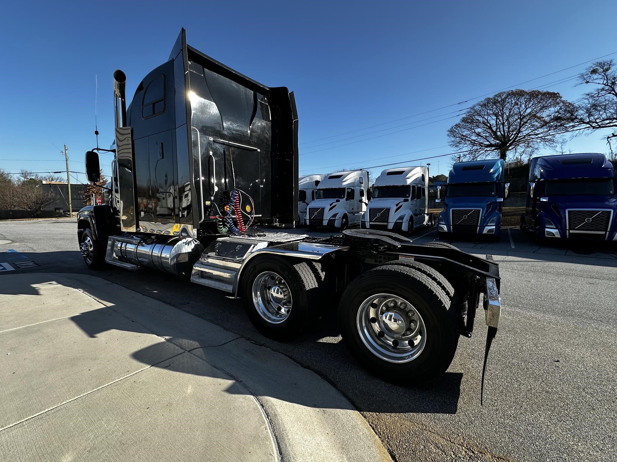 2017 MACK PINNACLE CHU613 - image 4 of 6