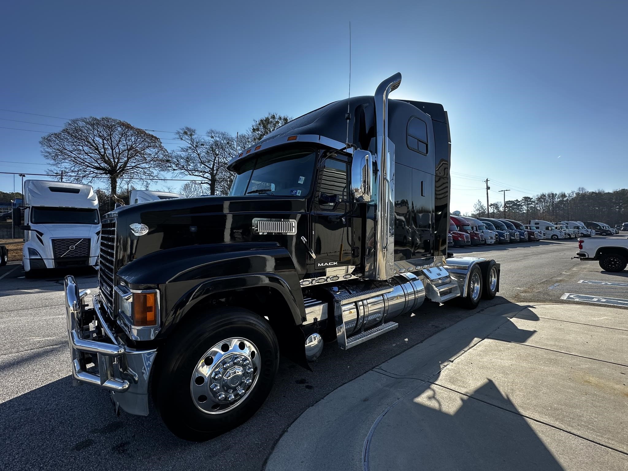 2017 MACK PINNACLE CHU613 - image 5 of 6