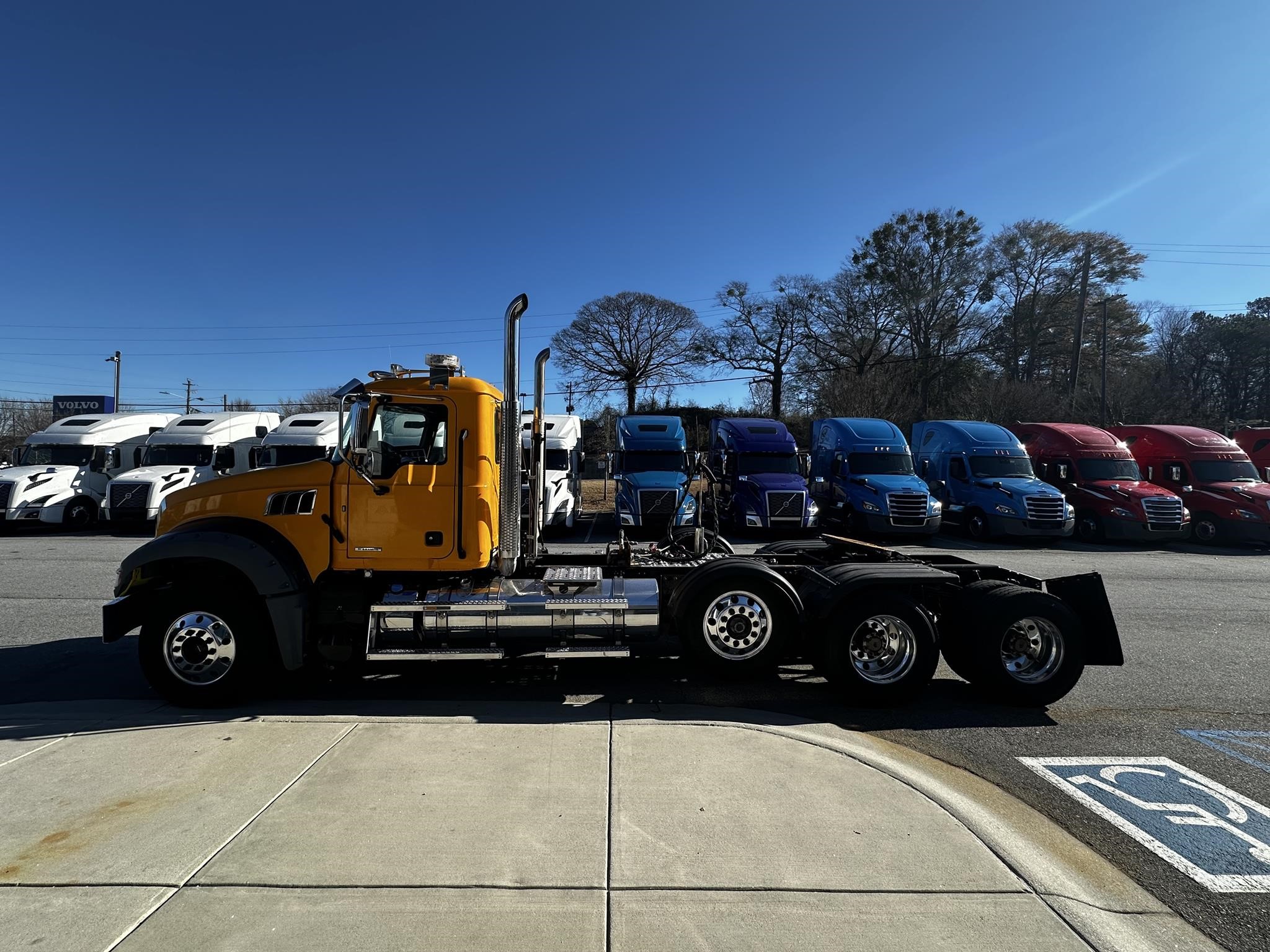 2023 MACK GRANITE 64BT - image 5 of 6