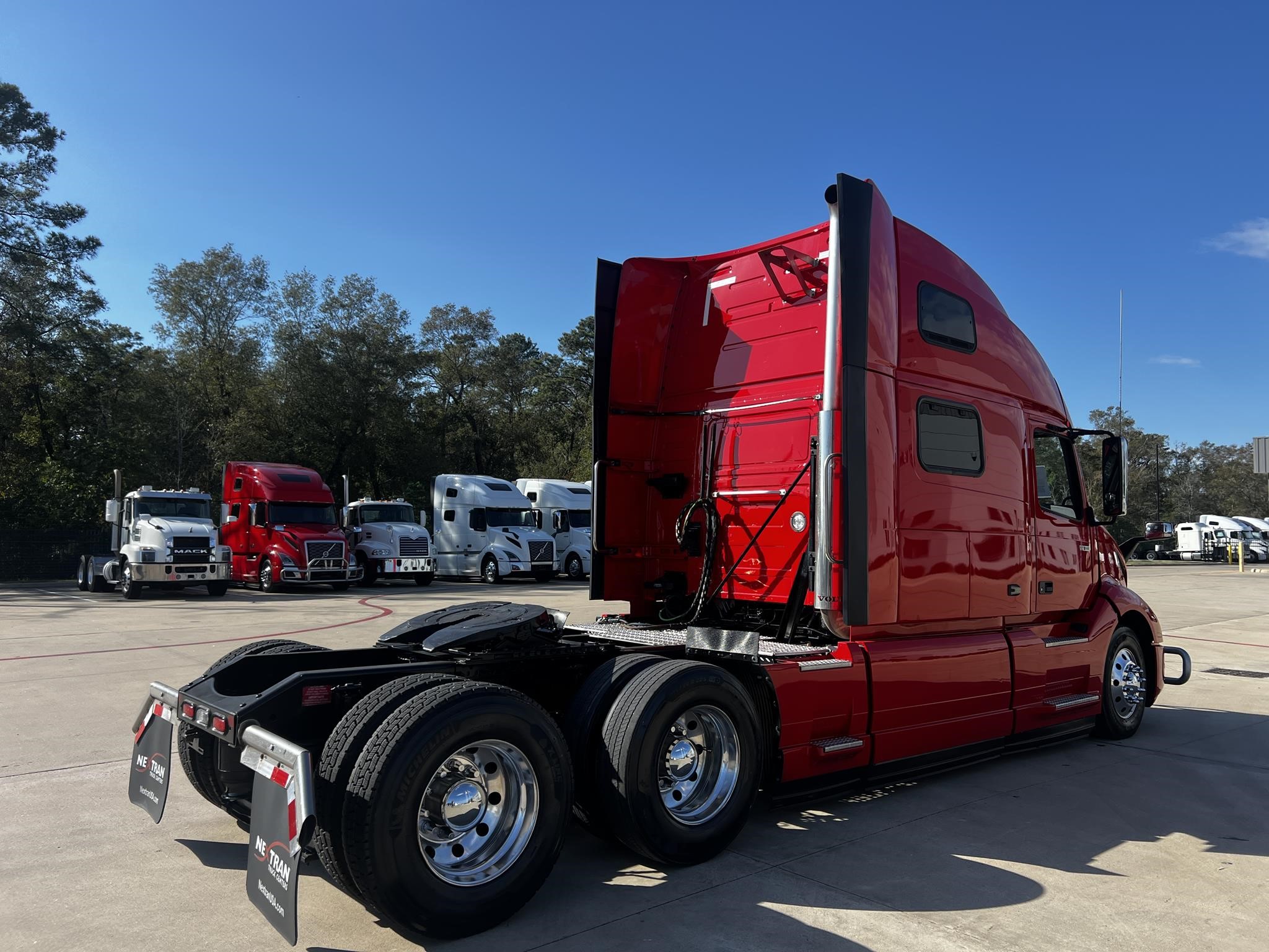 2023 VOLVO VNL64T860 - image 5 of 6