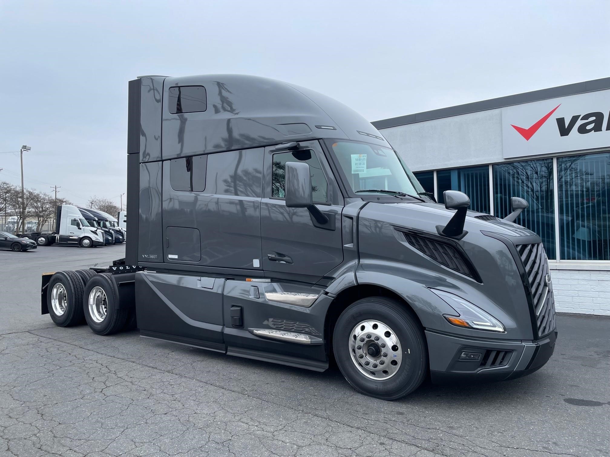 2025 VOLVO VNL64T860 - image 2 of 6