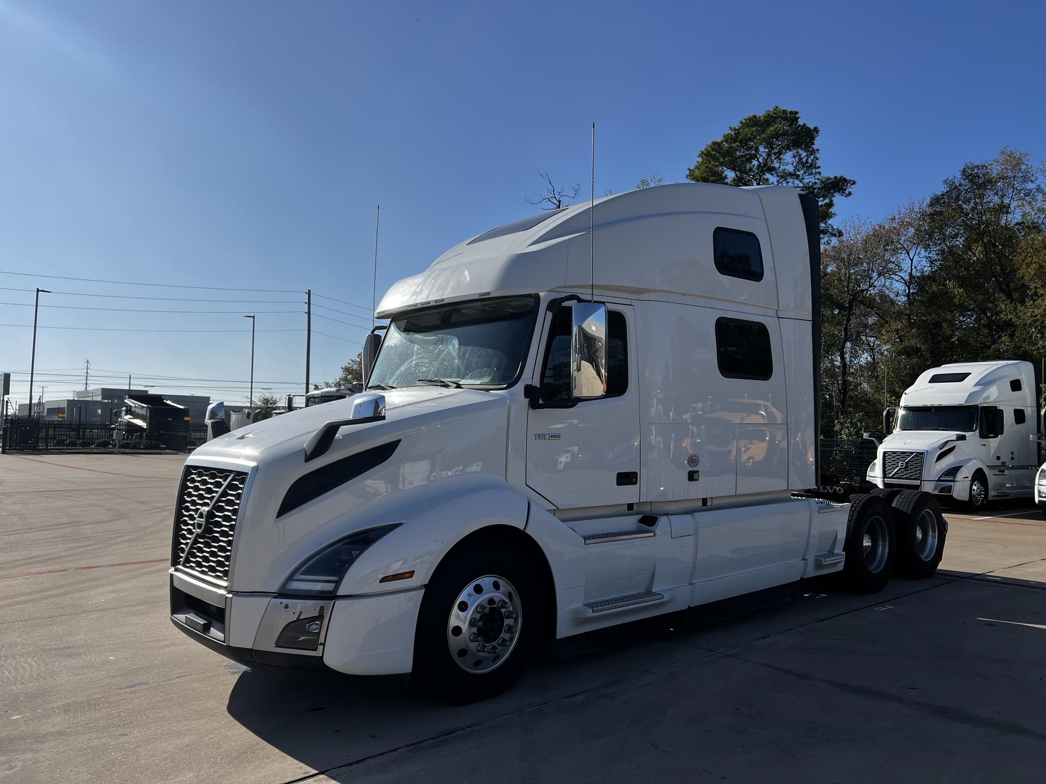 2020 VOLVO VNL64T860 - image 1 of 6