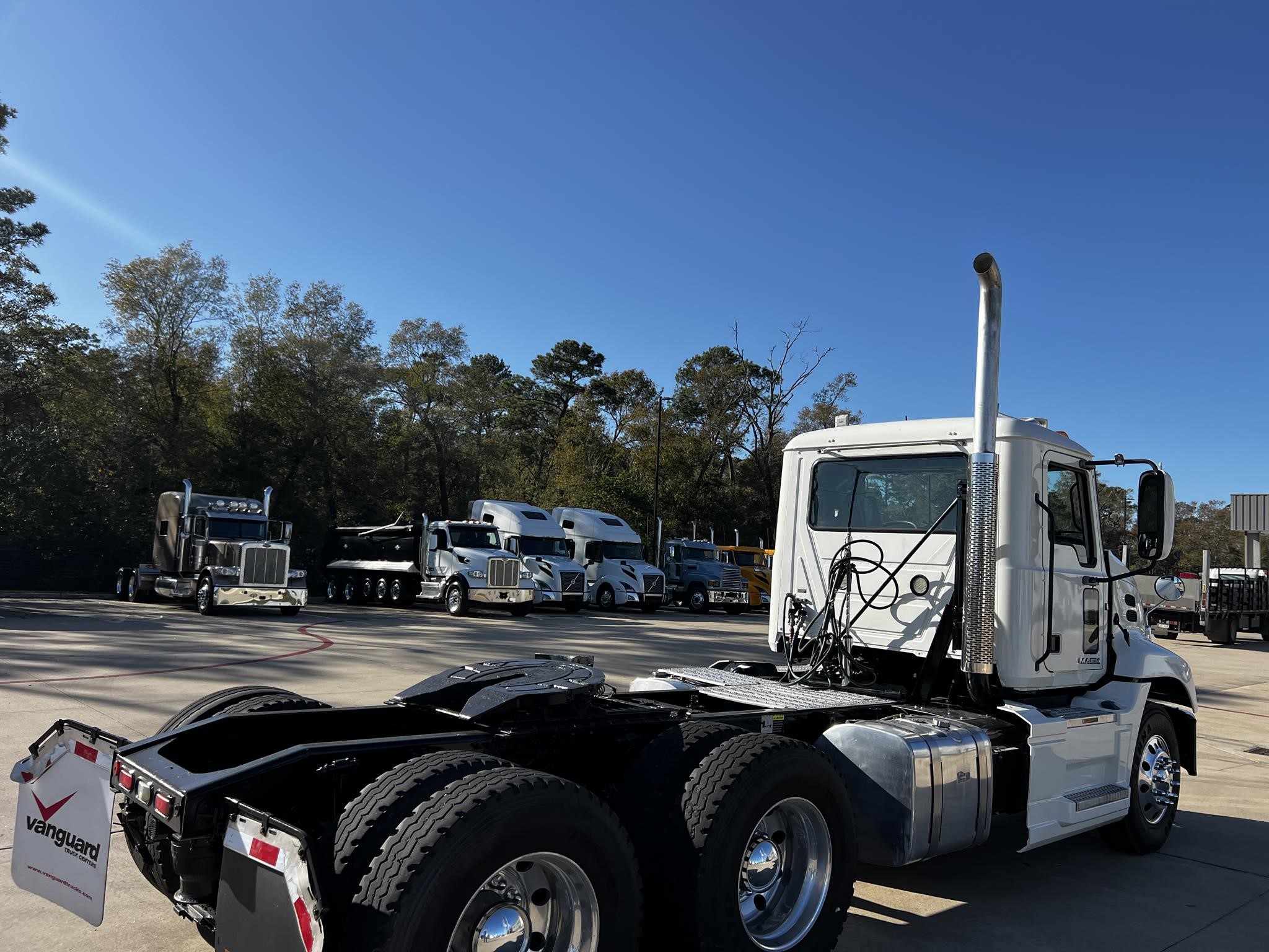 2017 MACK PINNACLE CXU613 - image 5 of 6