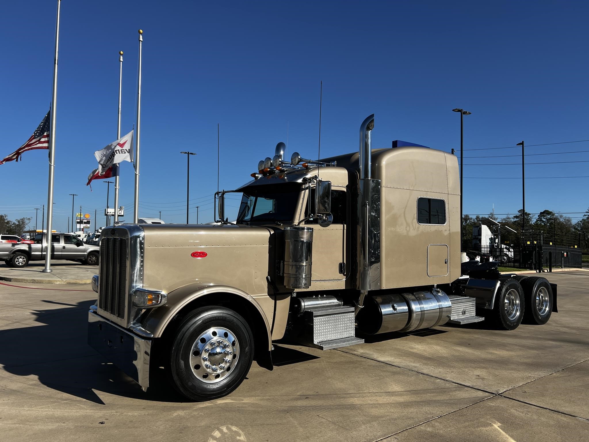 2020 PETERBILT 389 - image 1 of 6