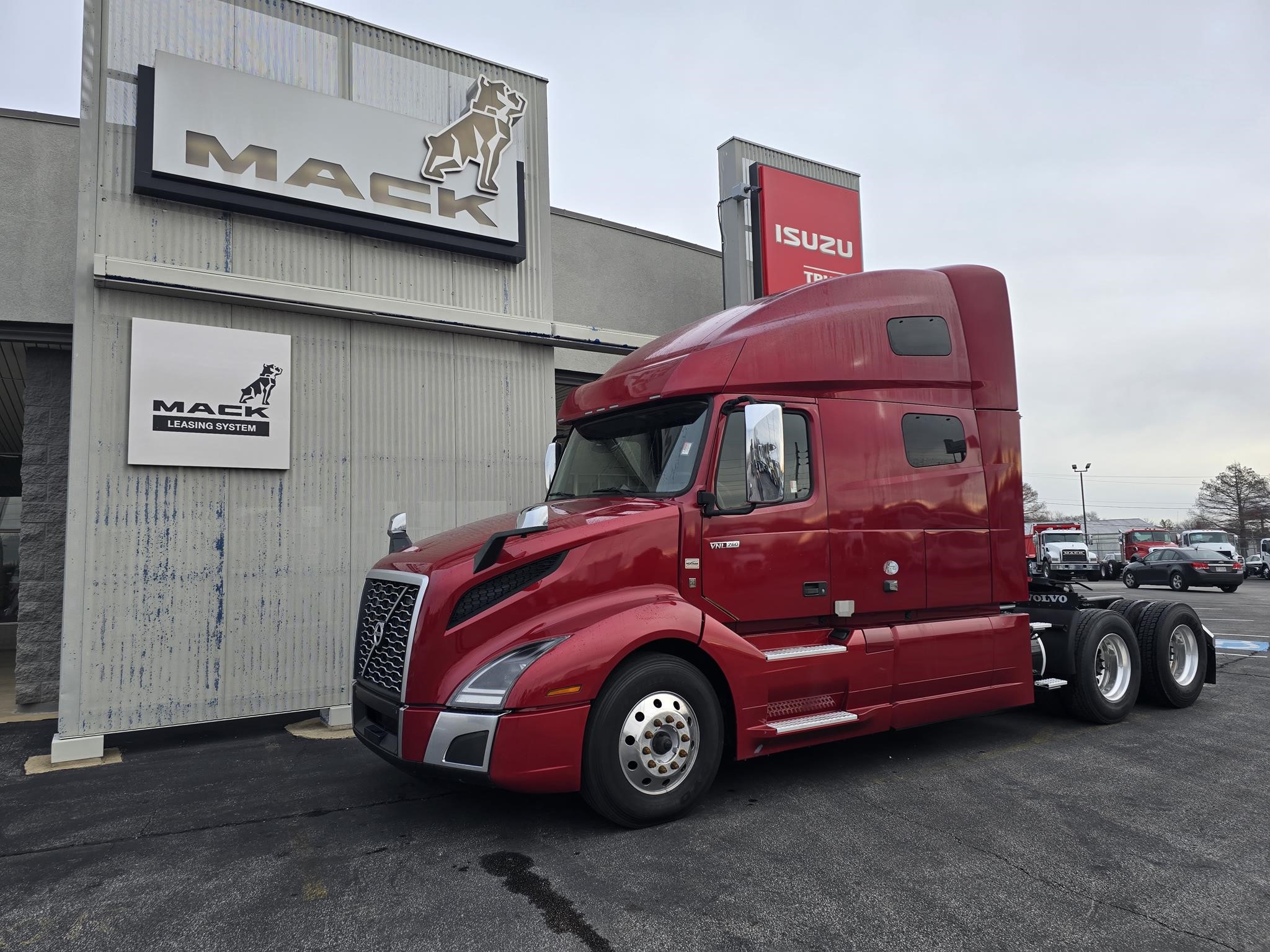 2022 VOLVO VNL64T760 - image 1 of 6