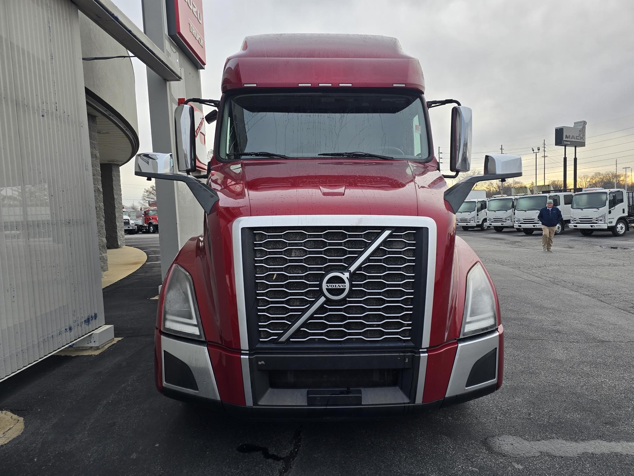 2022 VOLVO VNL64T760 - image 3 of 6