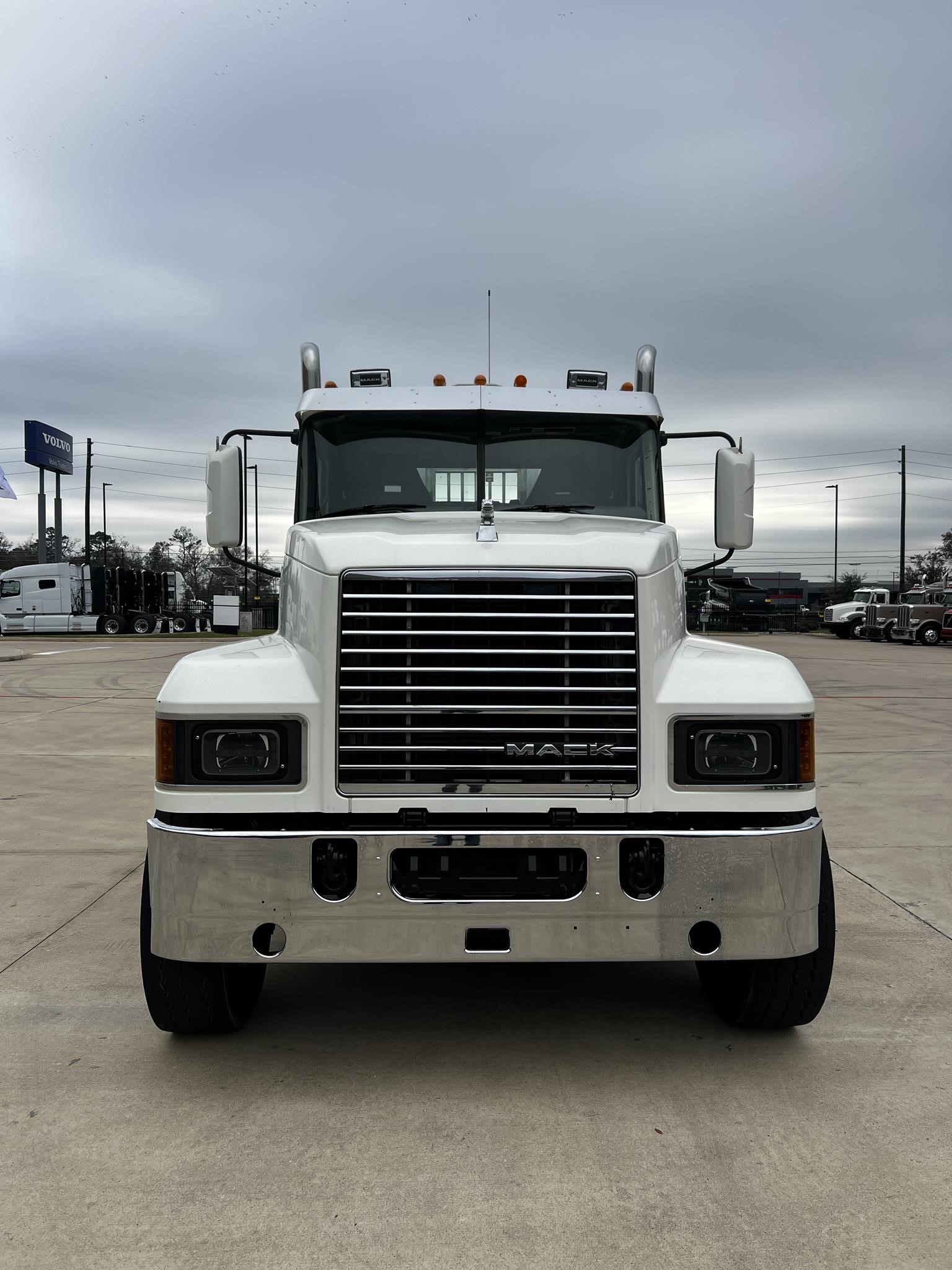 2020 MACK PINNACLE 64T - image 2 of 6