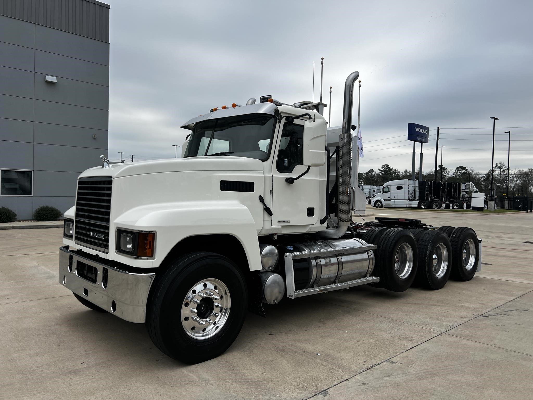 2020 MACK PINNACLE 64T - image 1 of 6