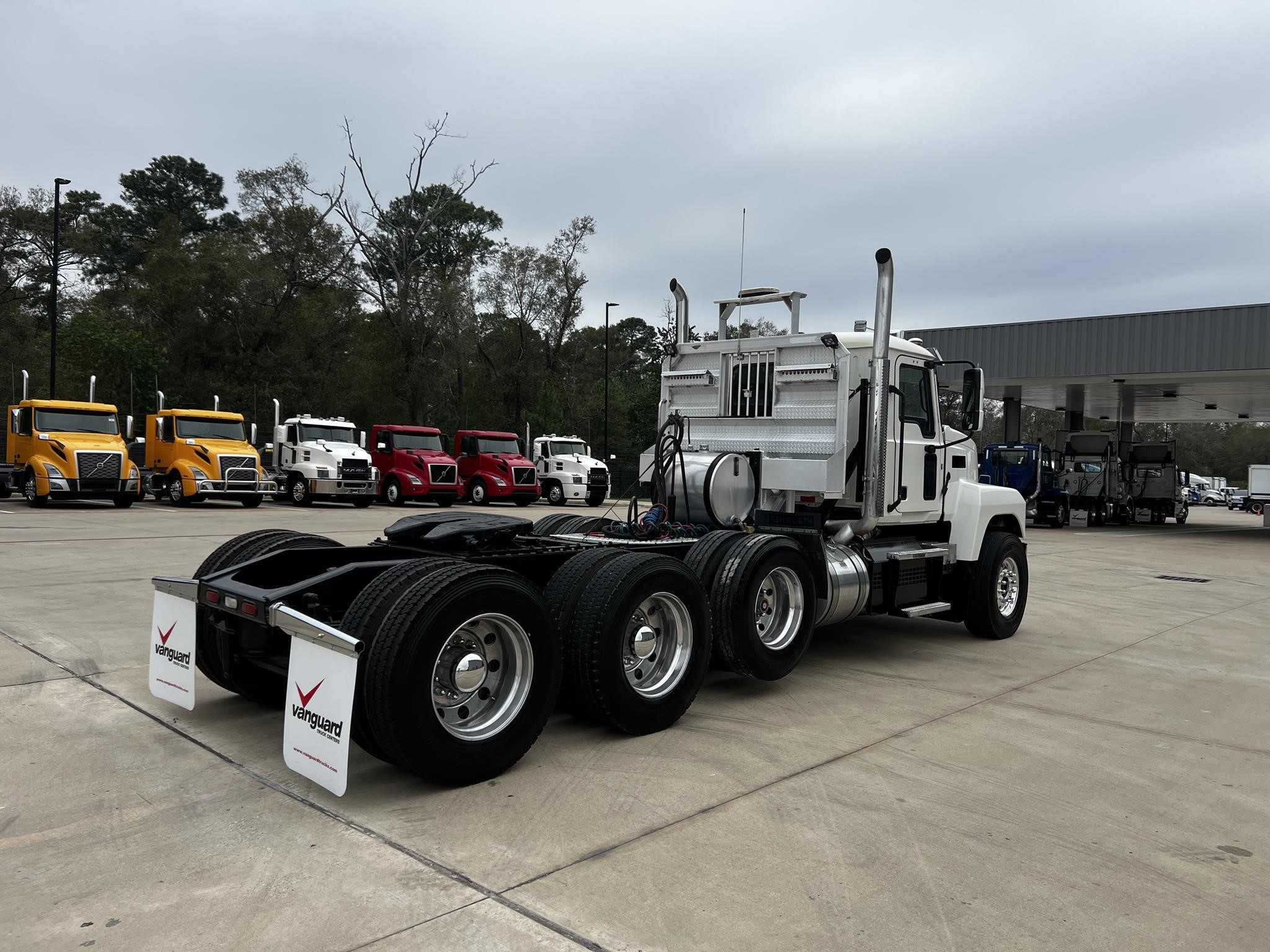 2020 MACK PINNACLE 64T - image 5 of 6