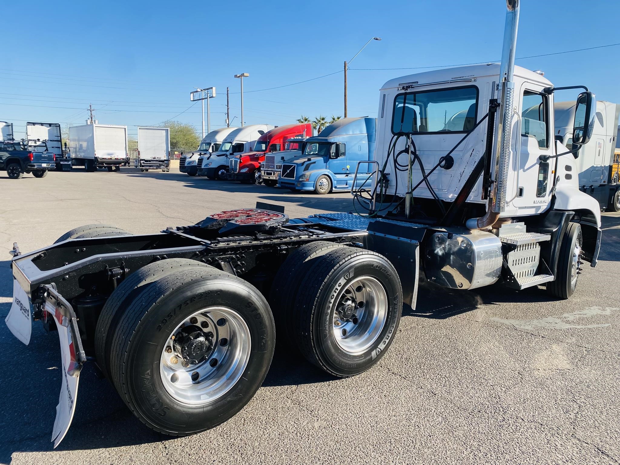 2012 MACK PINNACLE CXU613 - image 4 of 6