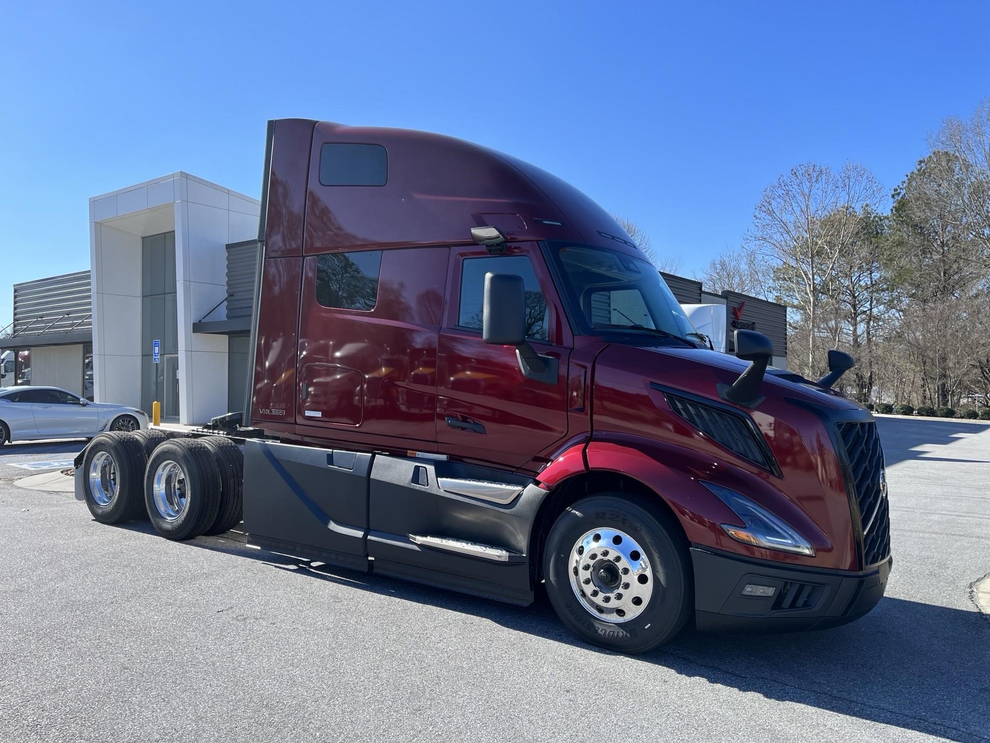 2025 VOLVO VNL64T660 - image 2 of 6