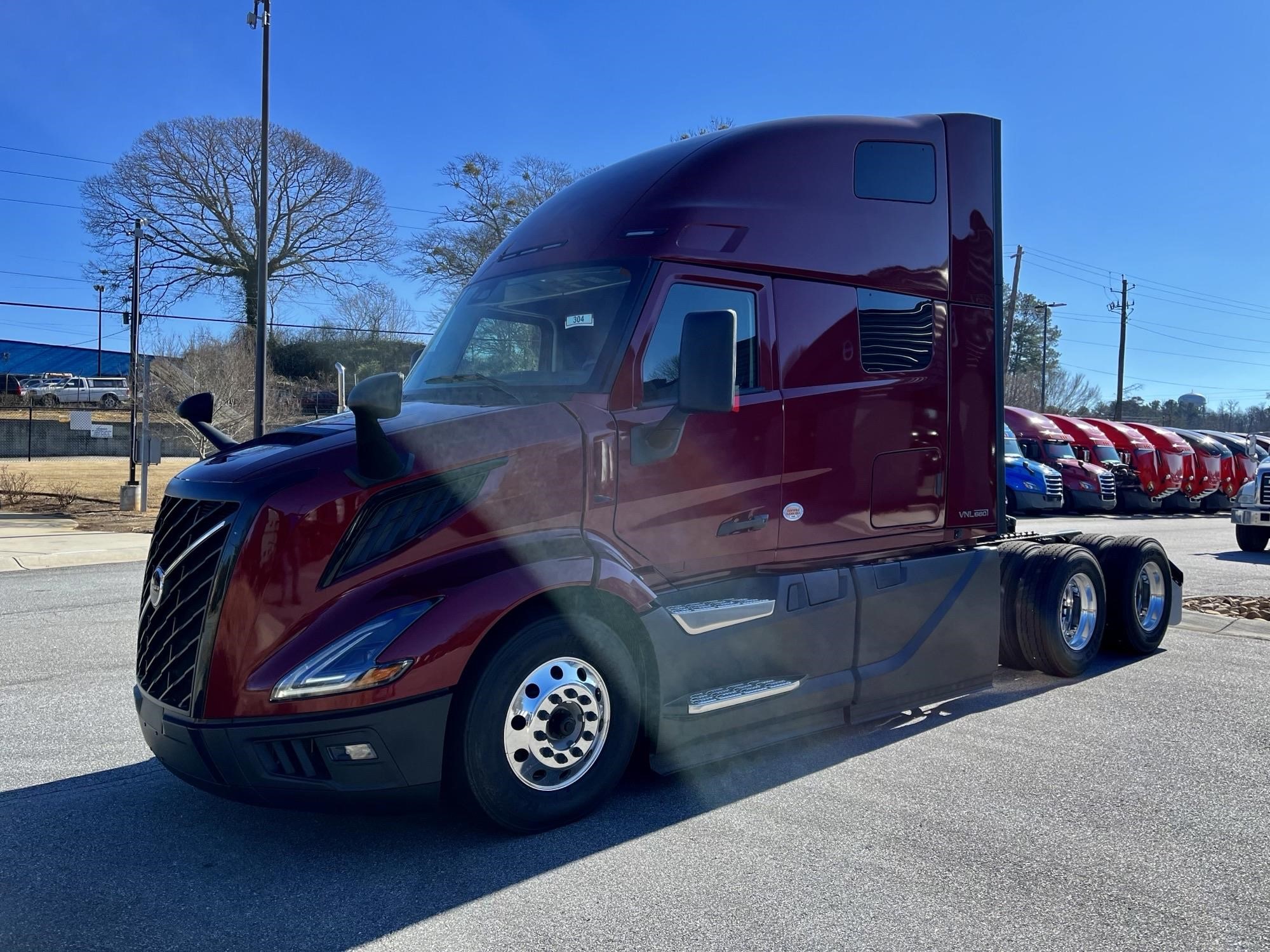 2025 VOLVO VNL64T660 - image 1 of 6