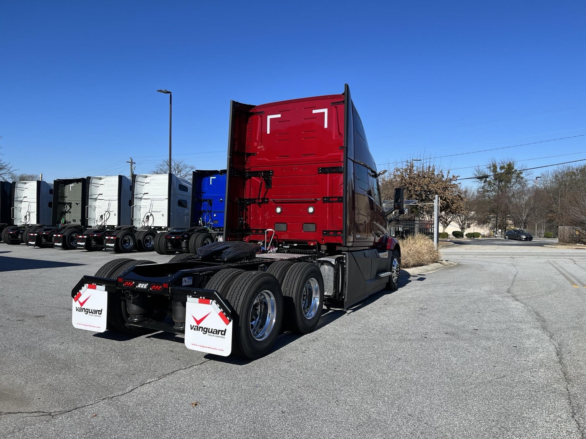 2025 VOLVO VNL64T660 - image 3 of 6