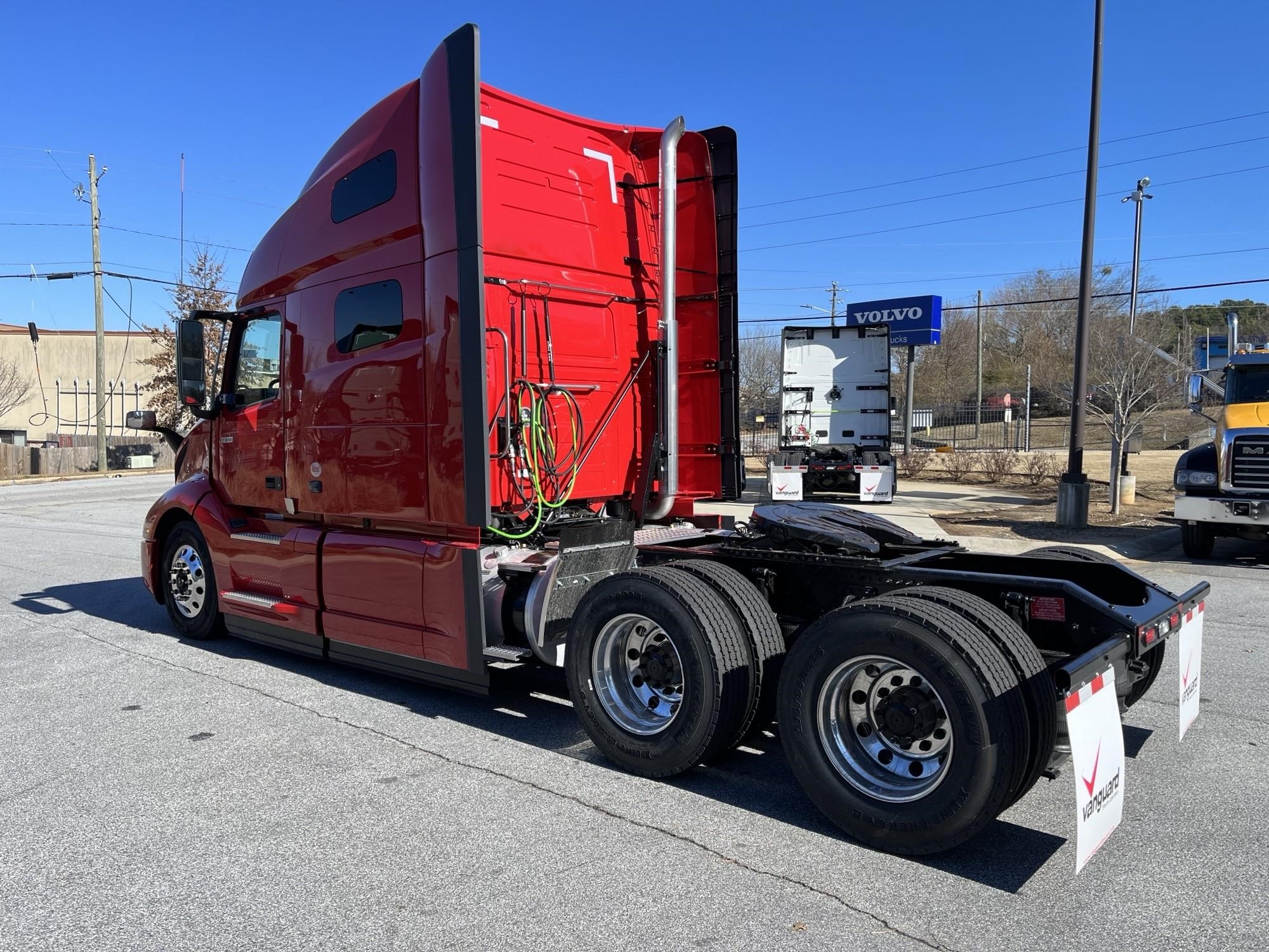 2025 VOLVO VNL64T760 - image 4 of 6