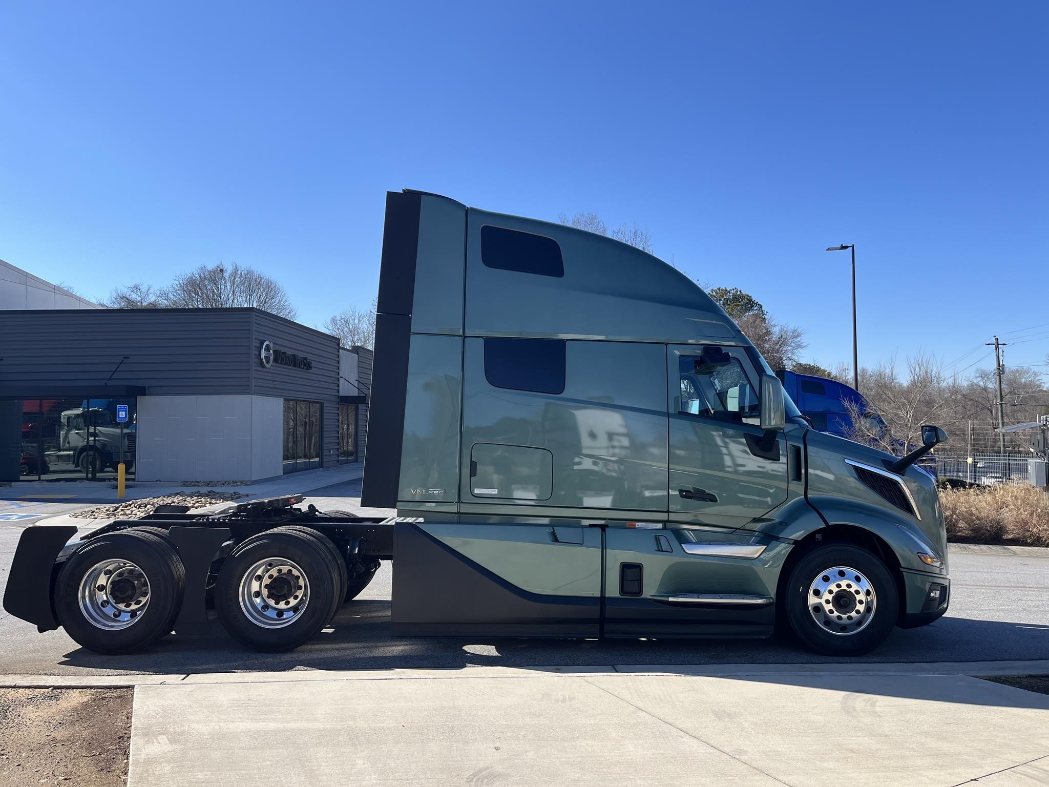 2025 VOLVO VNL64T660 - image 6 of 6