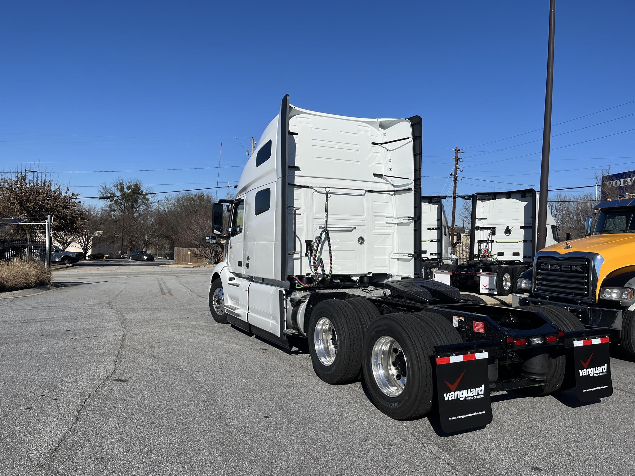 2025 VOLVO VNL64T760 - image 3 of 6