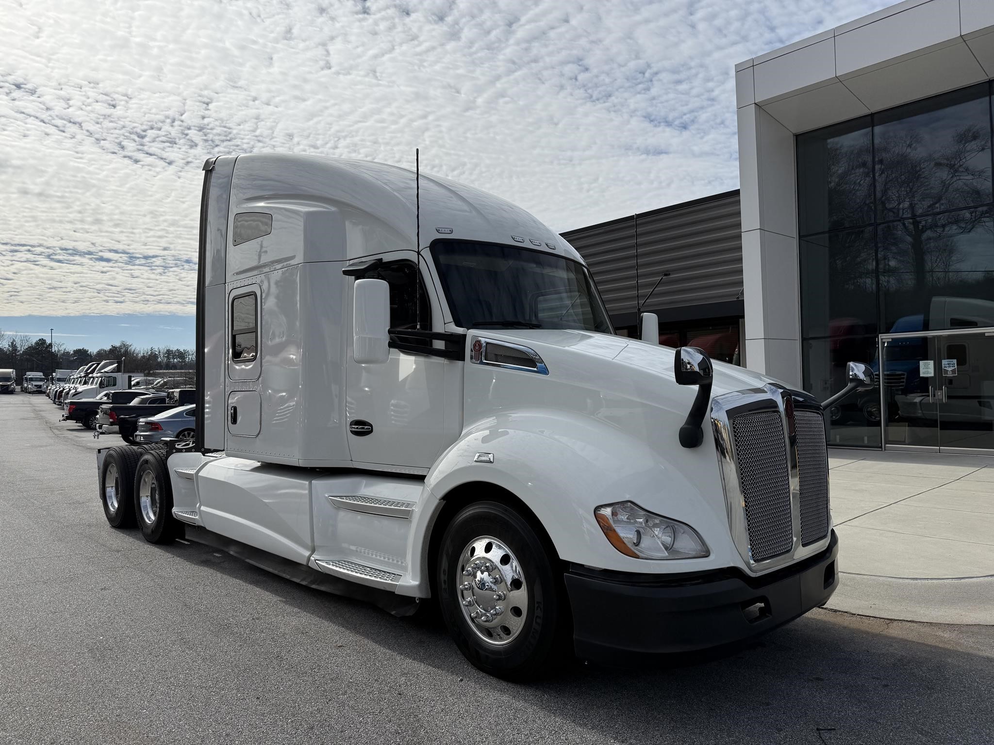 2022 KENWORTH T680 - image 1 of 6