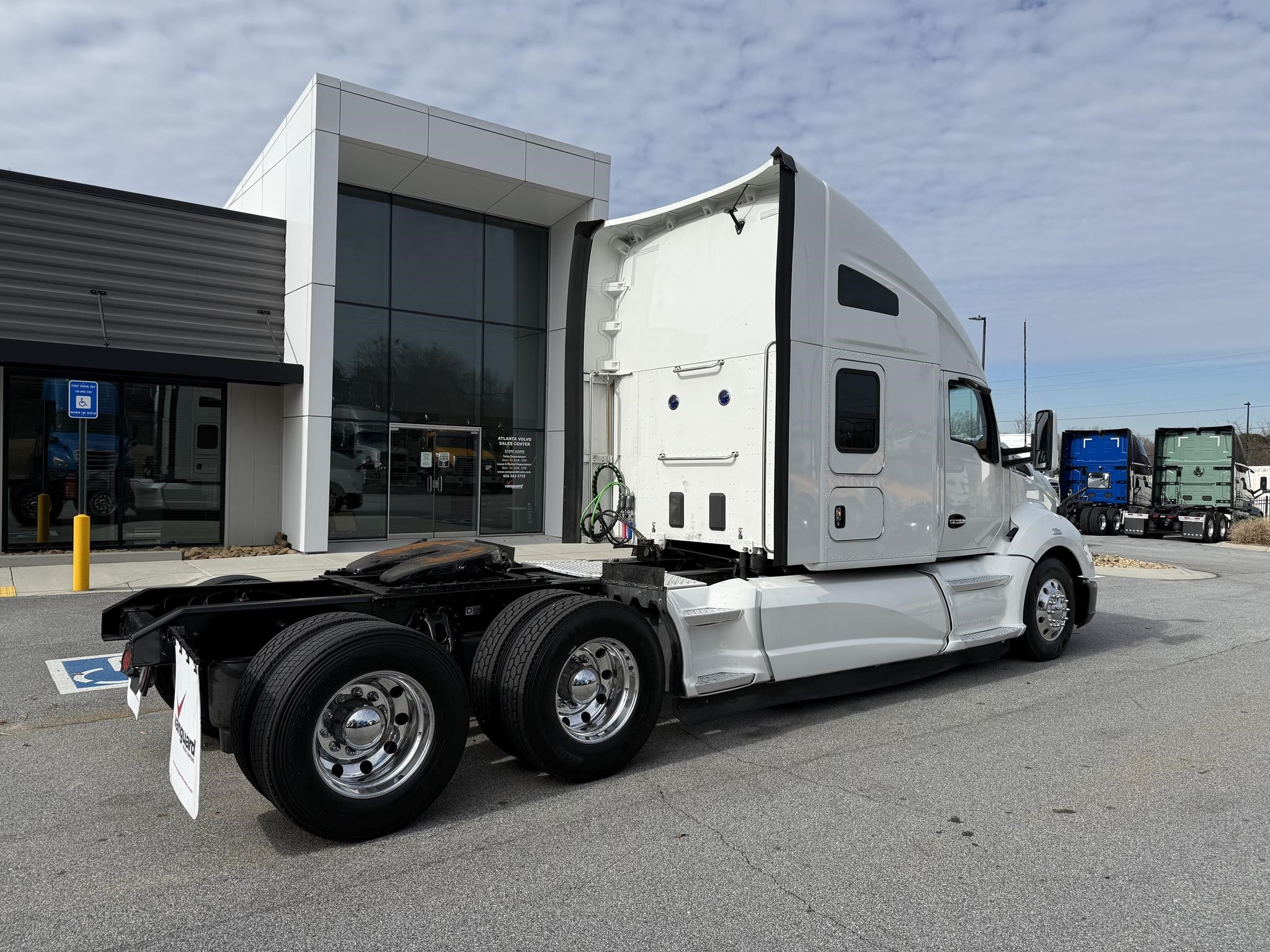 2022 KENWORTH T680 - image 3 of 6