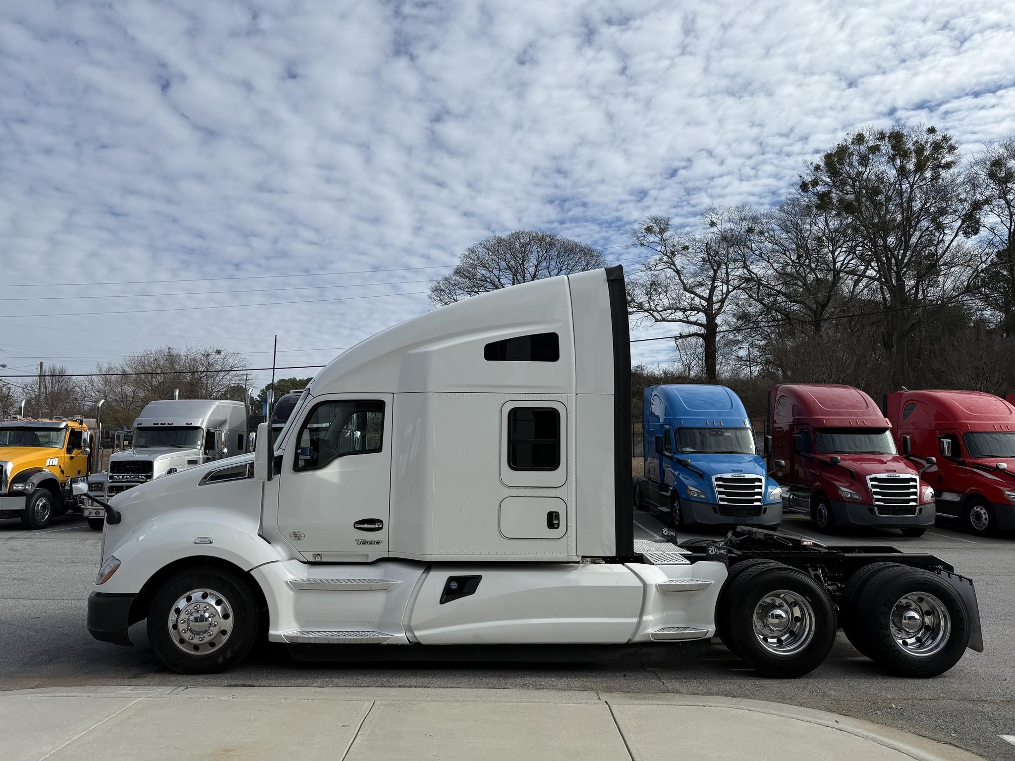 2022 KENWORTH T680 - image 5 of 6