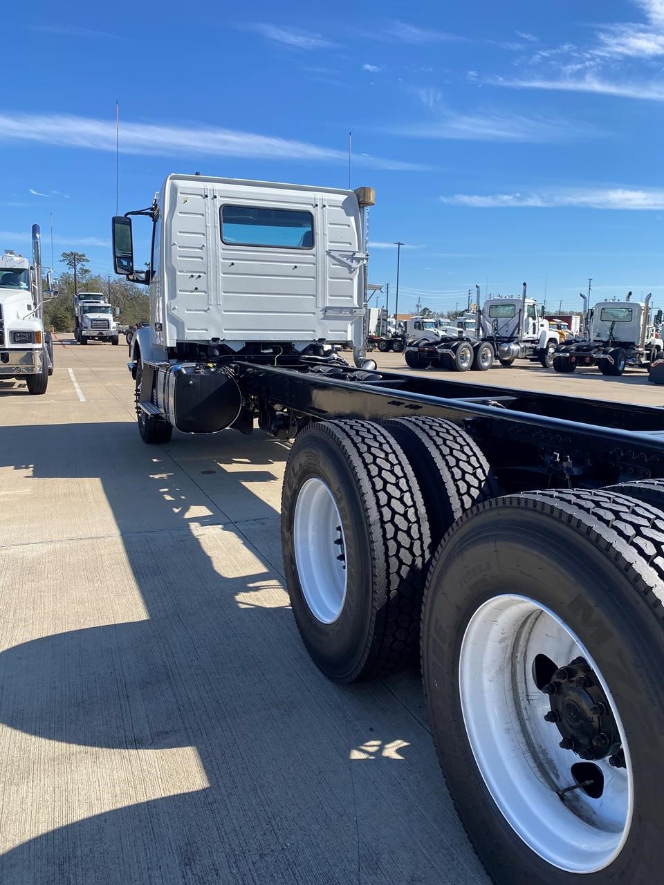 2025 VOLVO VHD64B300 - image 6 of 6