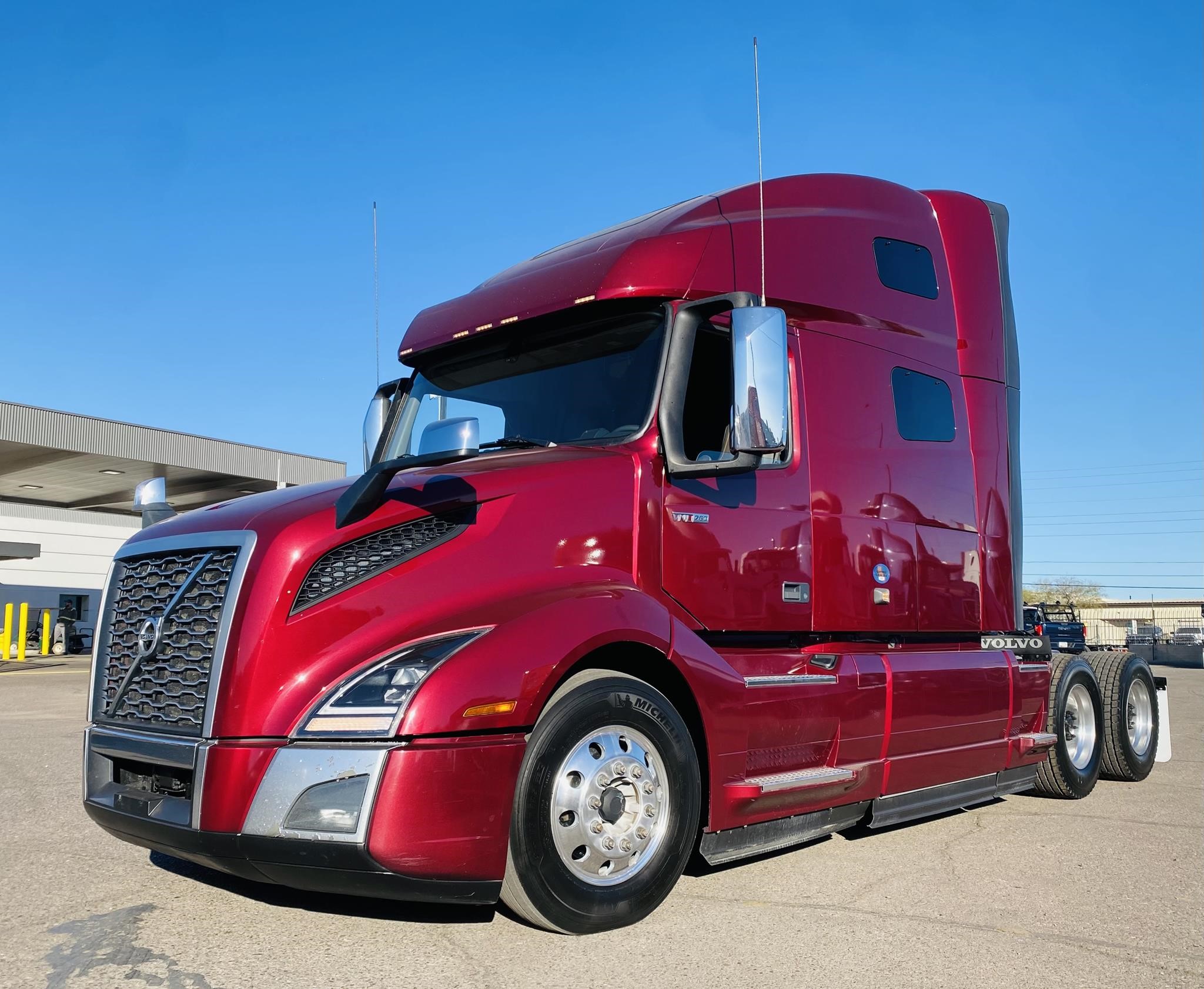 2021 VOLVO VNL64T760 - image 1 of 6