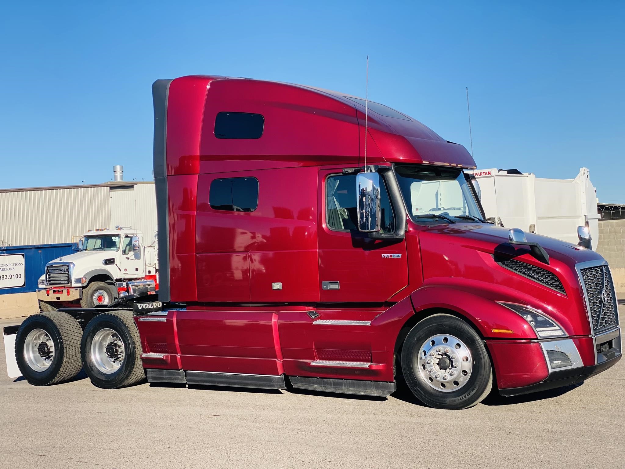 2021 VOLVO VNL64T760 - image 3 of 6