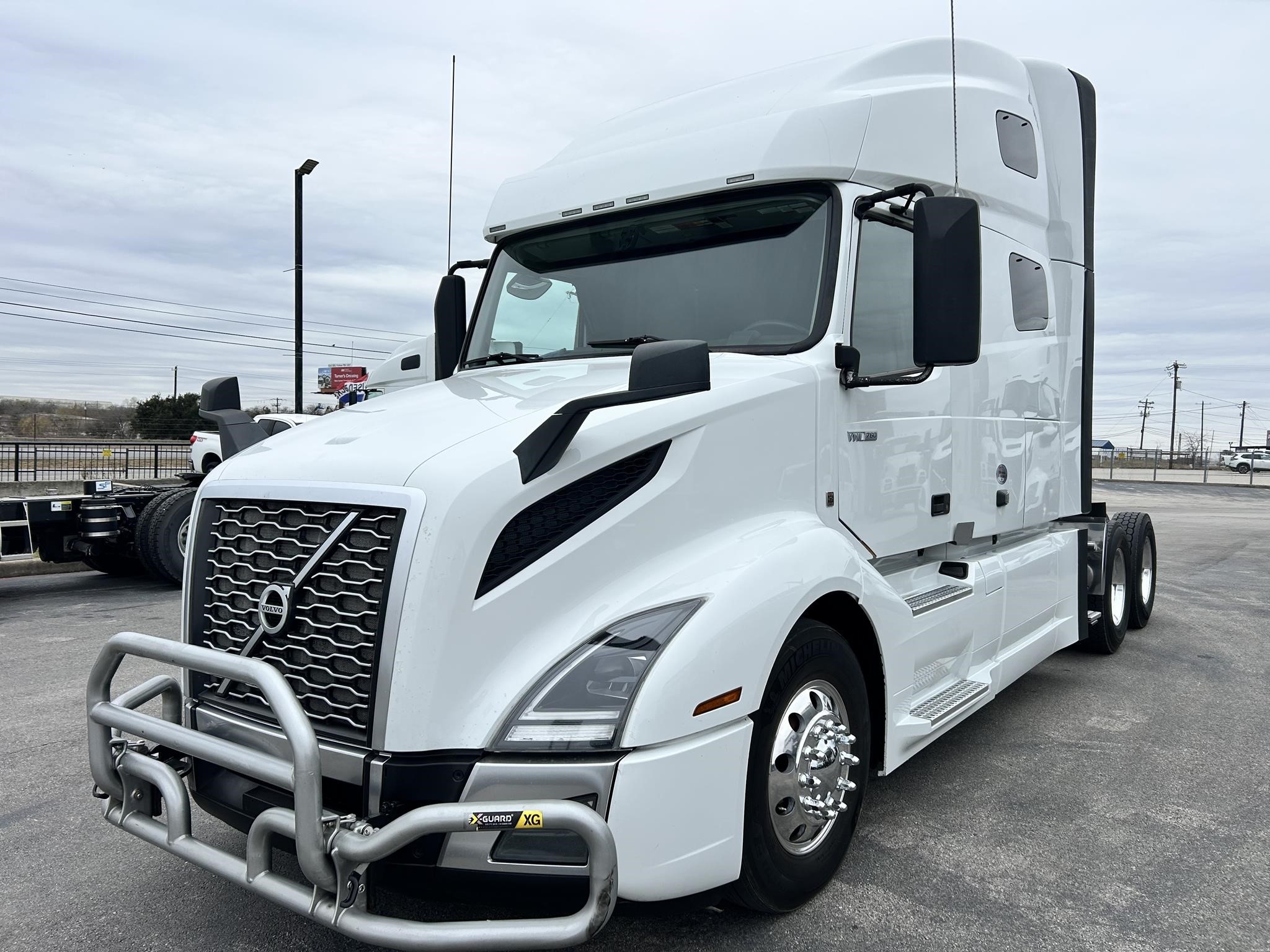 2022 VOLVO VNL64T760 - image 1 of 6