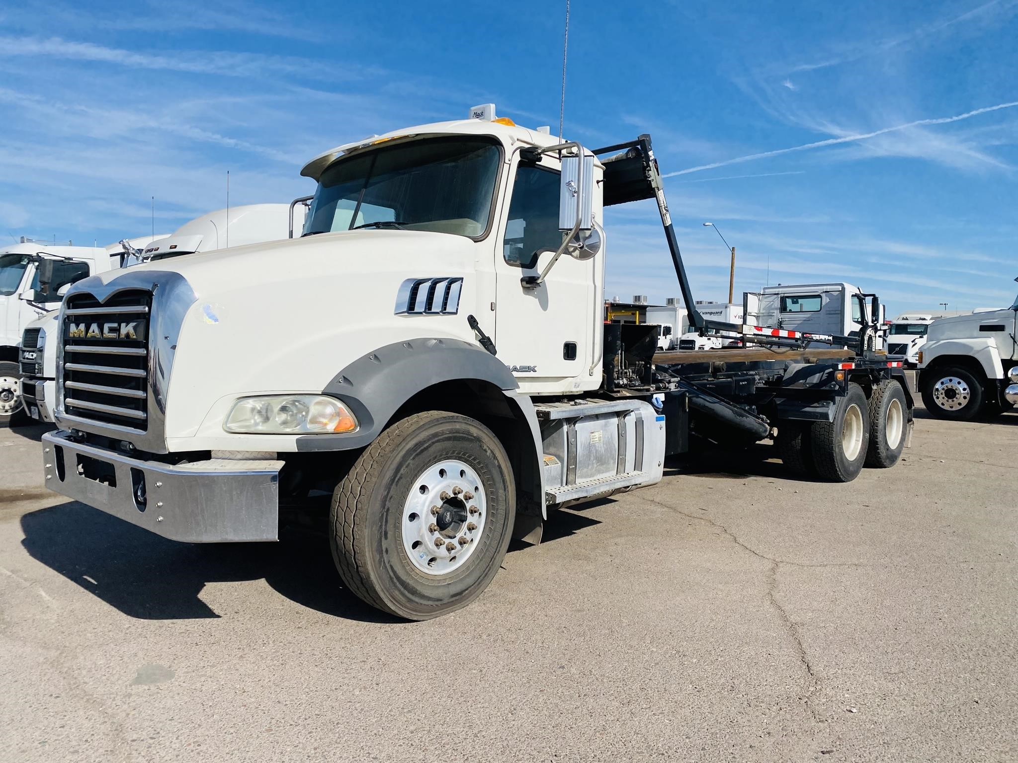 2016 MACK GRANITE GU813 - image 1 of 6