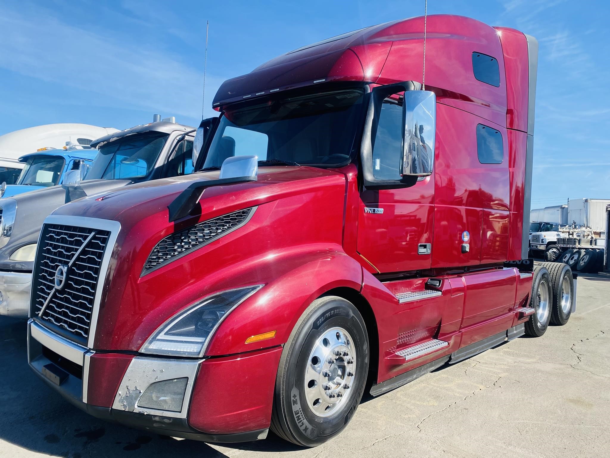 2021 VOLVO VNL64T760 - image 1 of 6