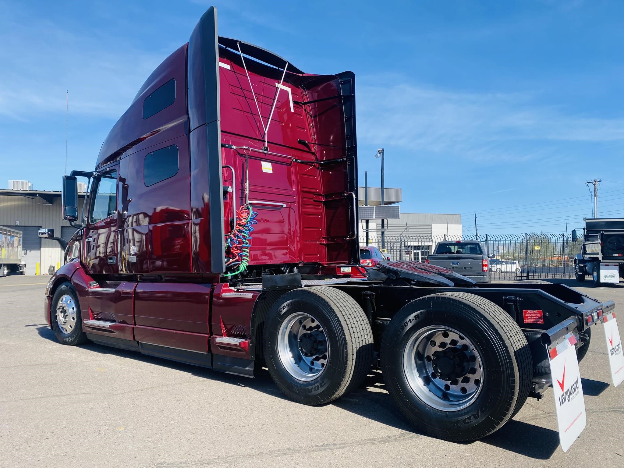 2021 VOLVO VNL64T760 - image 2 of 6