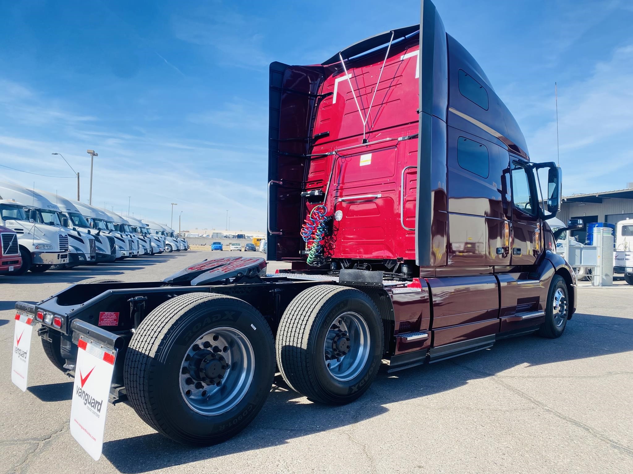 2021 VOLVO VNL64T760 - image 3 of 6