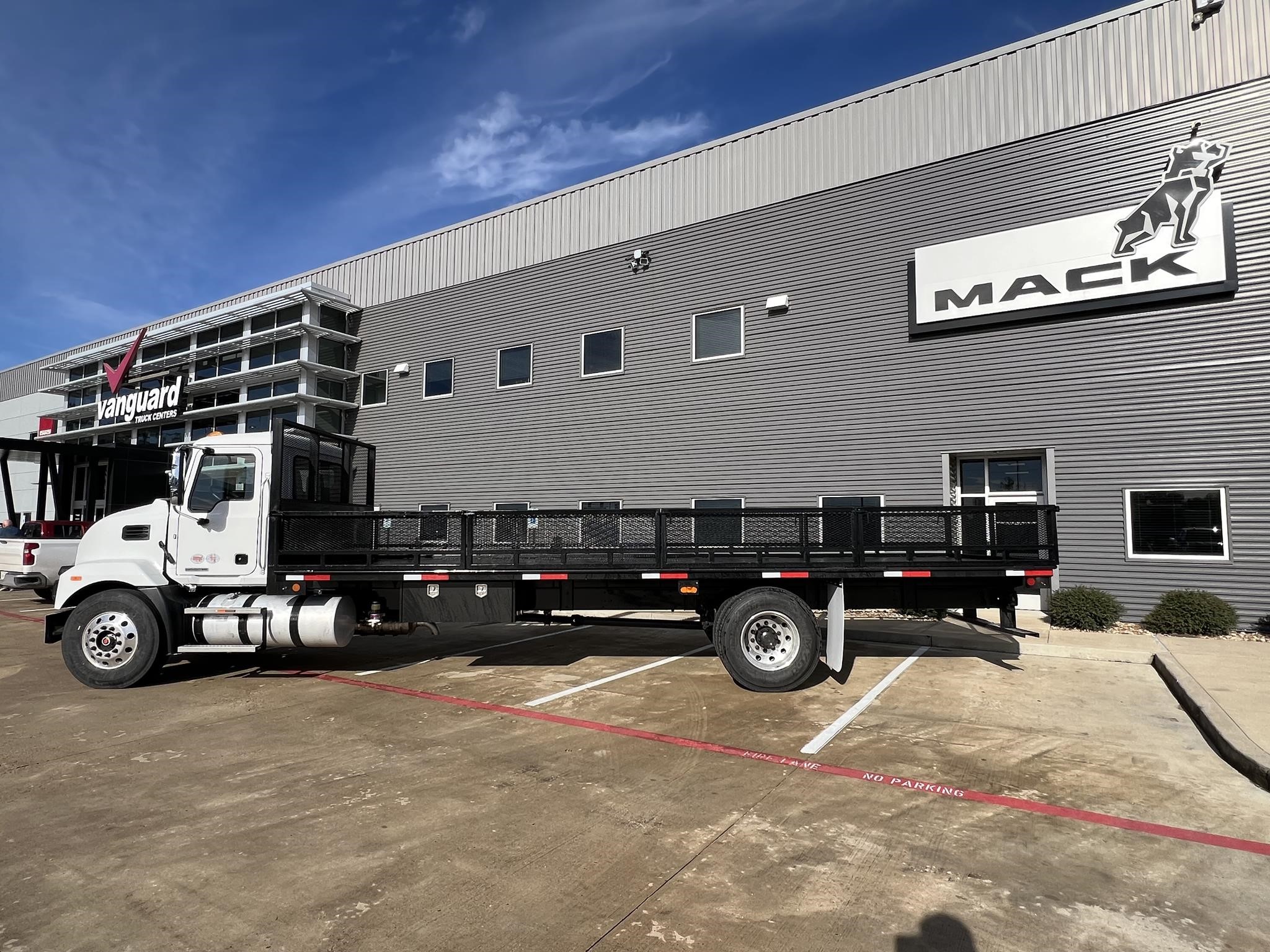 2025 MACK MD6 - image 2 of 5