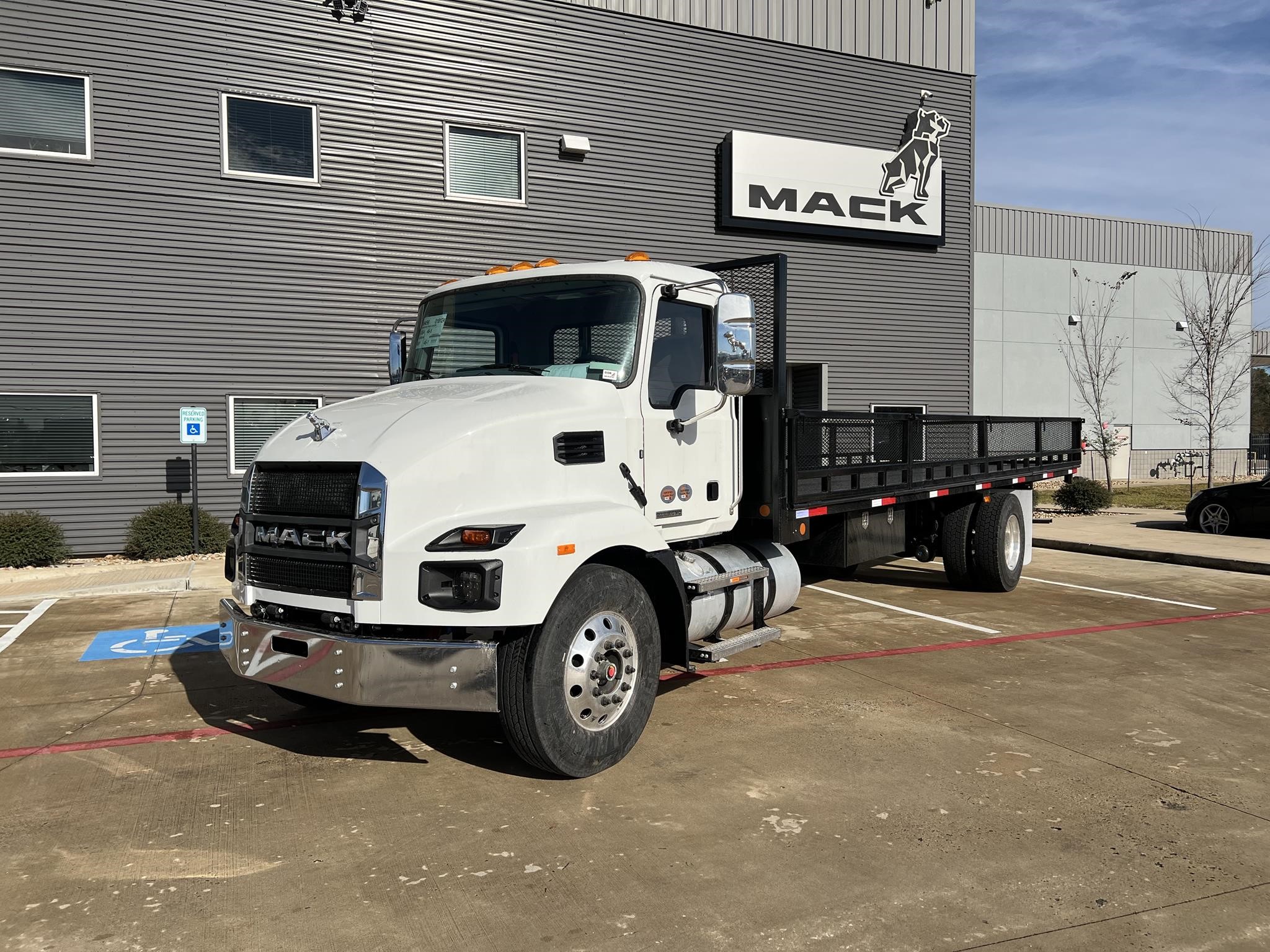 2025 MACK MD6 - image 1 of 5