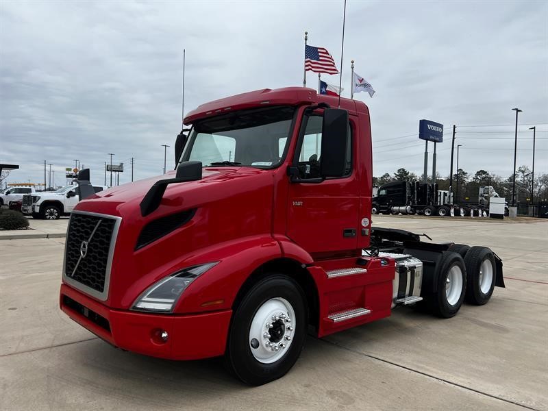 2020 VOLVO VNR64T300 - image 1 of 6