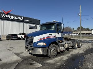 2015 MACK PINNACLE CXU613 9040400855