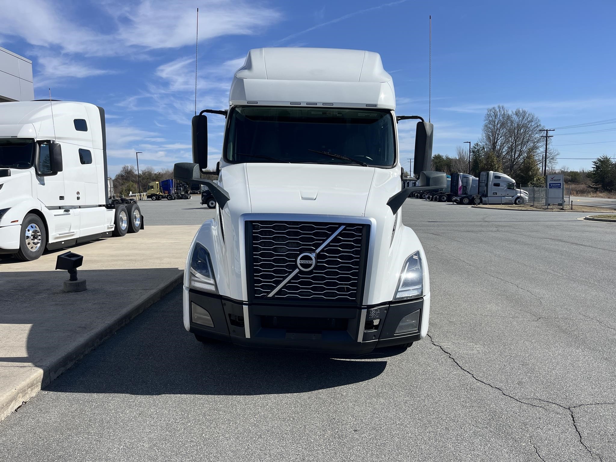 2023 VOLVO VNL64T760 - image 2 of 6