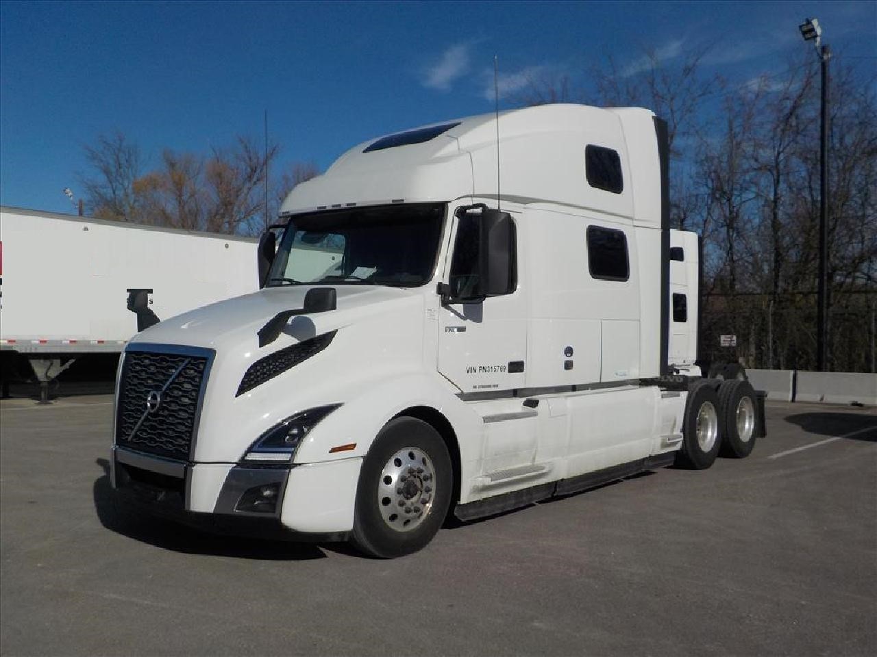 2023 VOLVO VNL64T860 - image 1 of 6