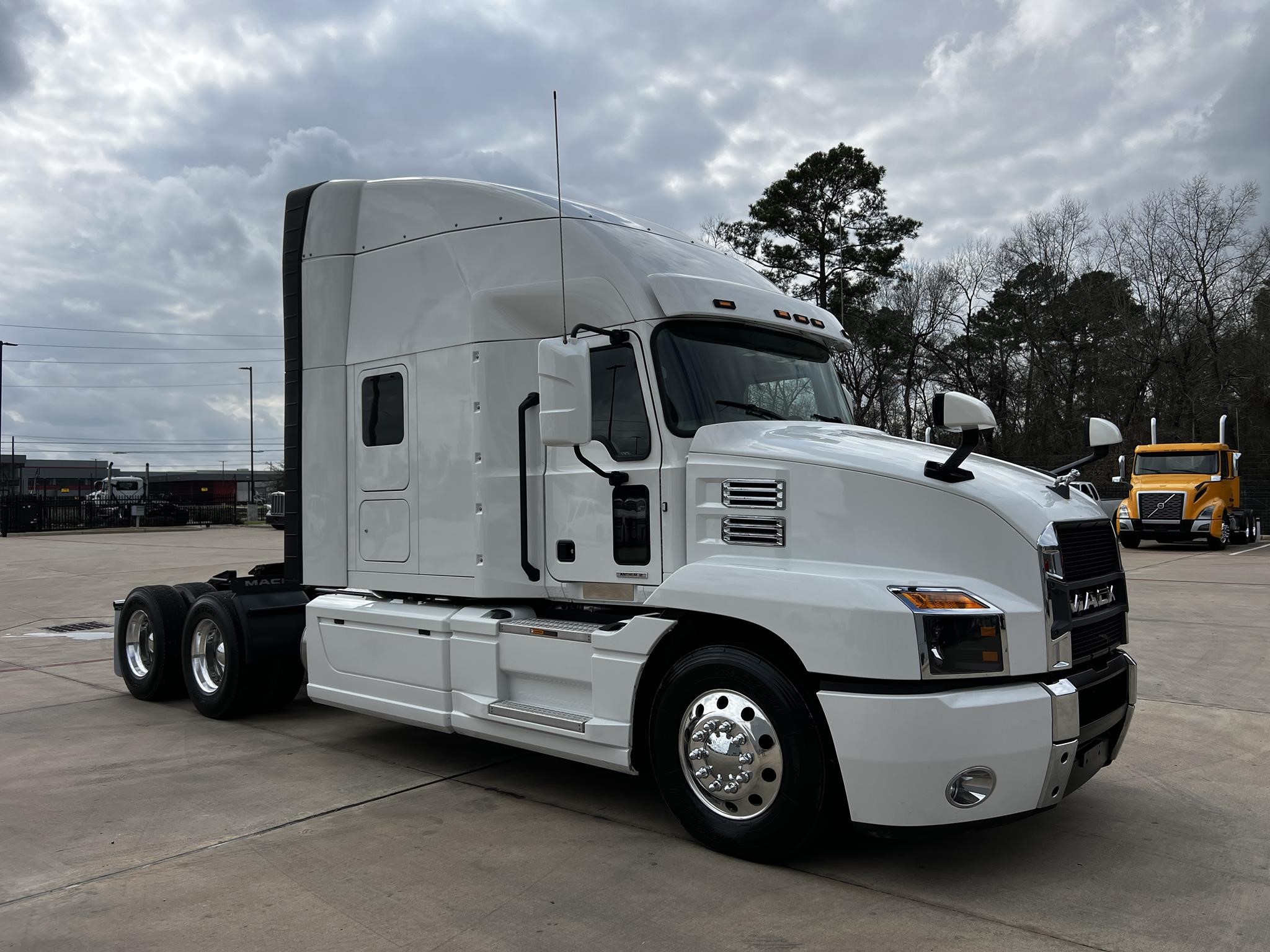 2023 MACK ANTHEM 64T - image 3 of 6