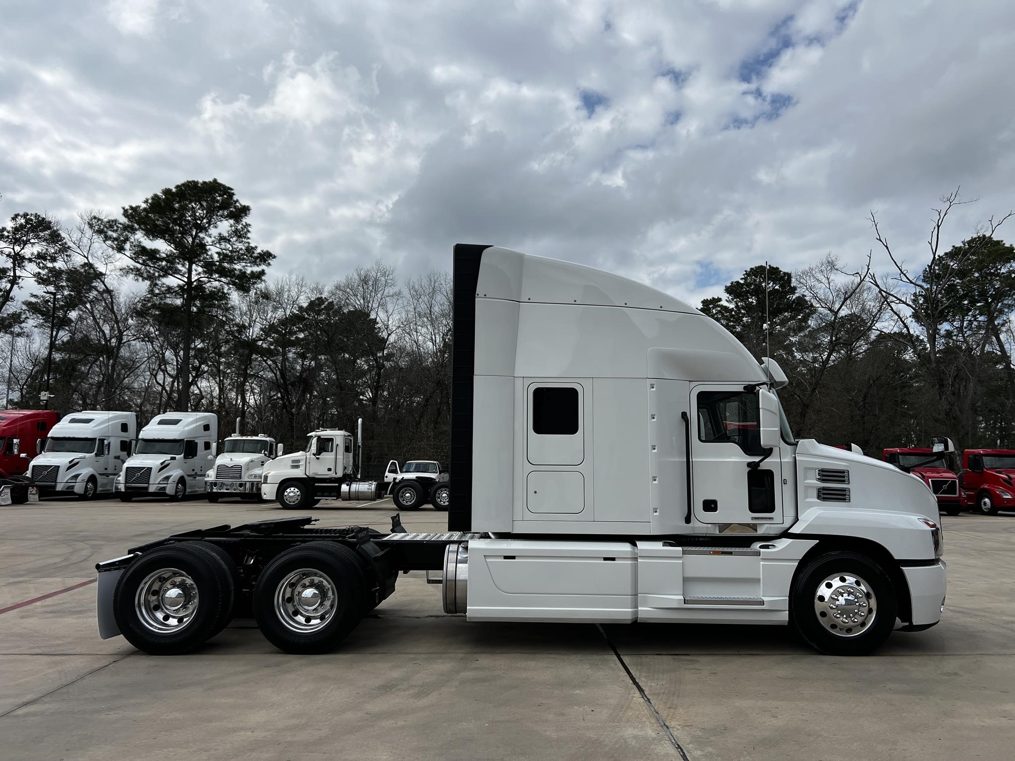 2023 MACK ANTHEM 64T - image 4 of 6