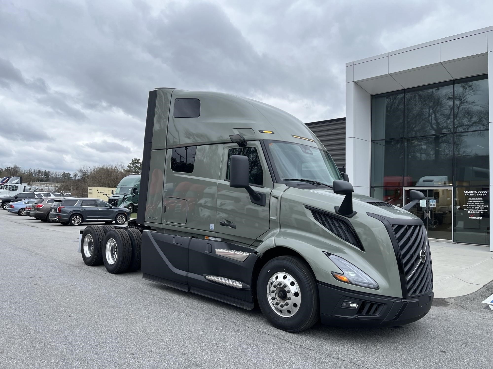 2025 VOLVO VNL64T660 - image 4 of 6