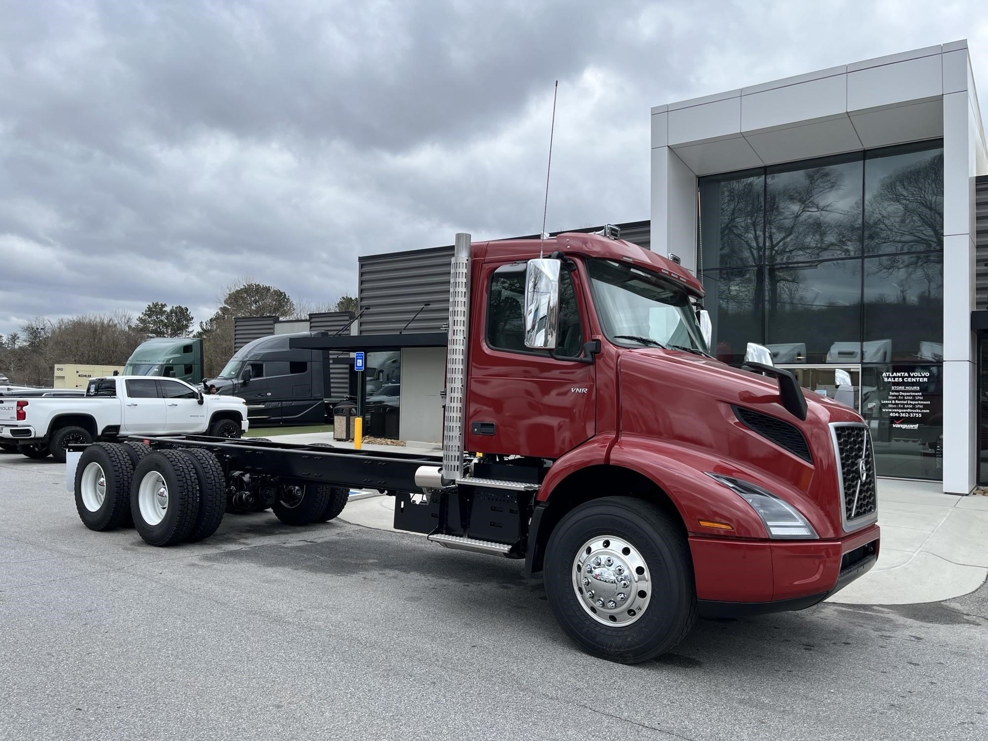 2025 VOLVO VNR64300 - image 4 of 4