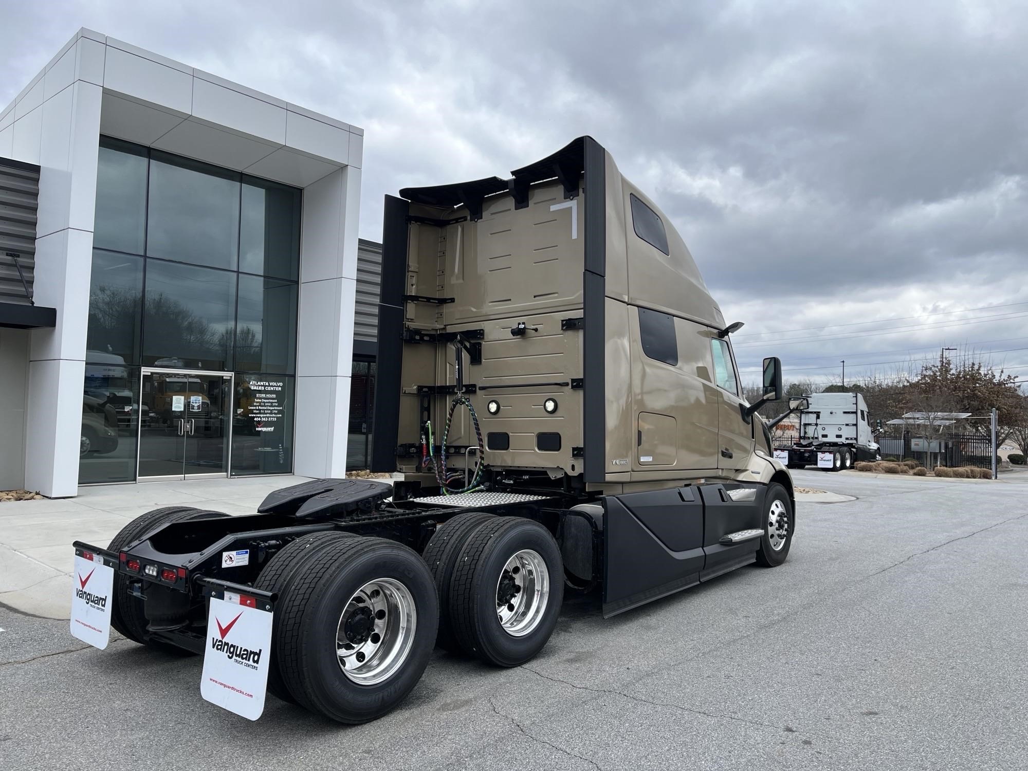 2025 VOLVO VNL64T860 - image 3 of 6