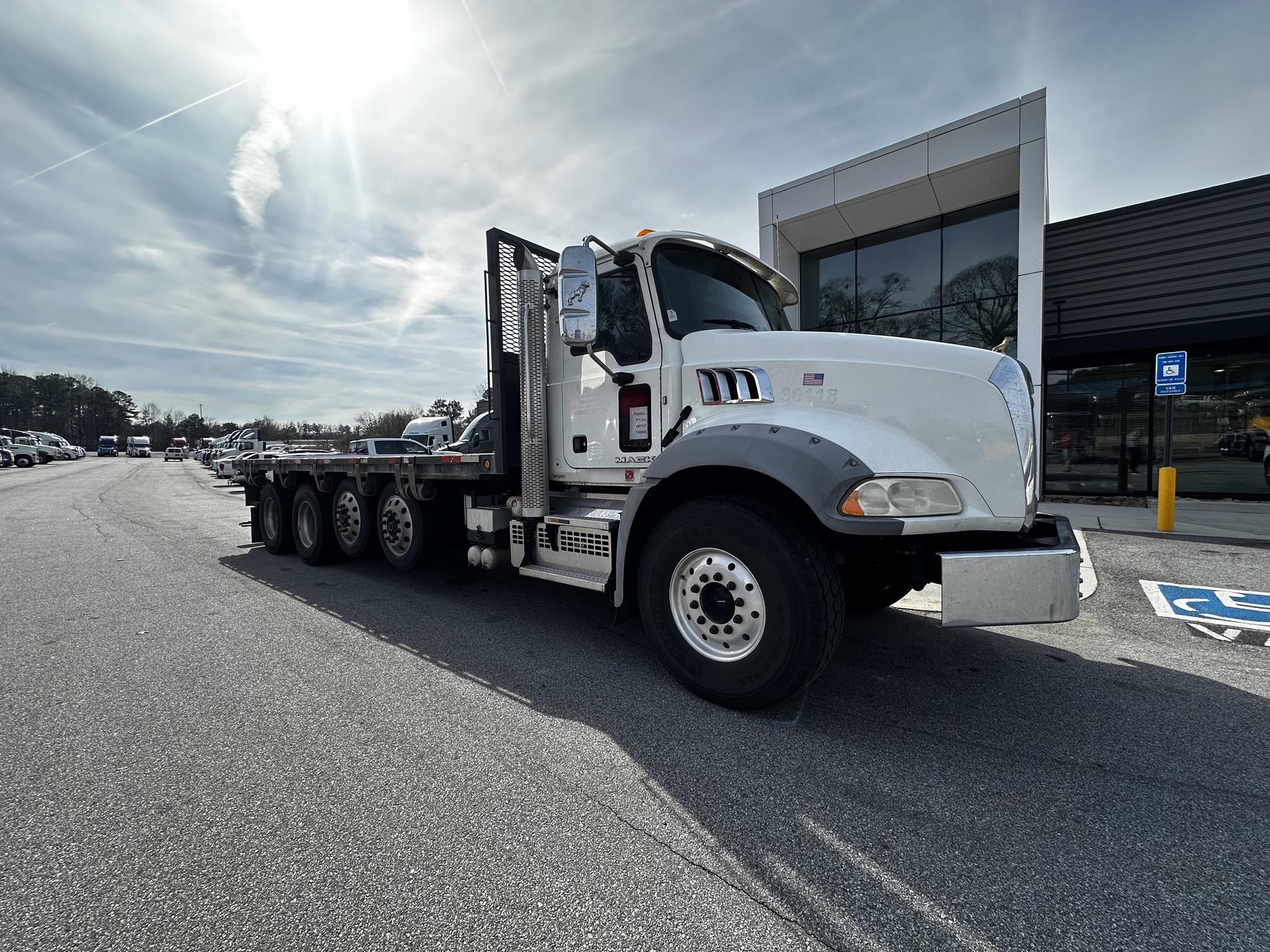 2018 MACK GRANITE GU813 - image 1 of 6