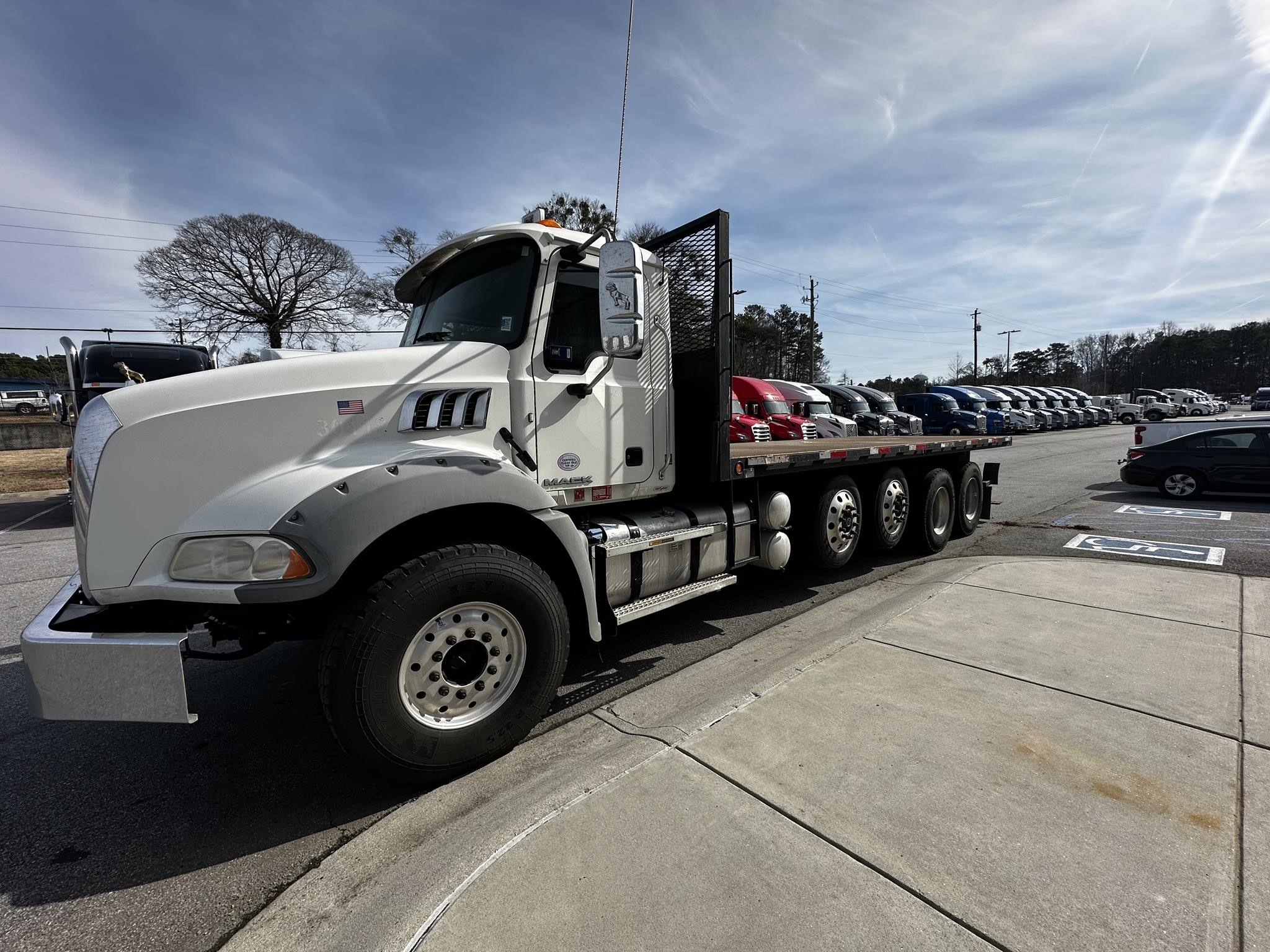 2018 MACK GRANITE GU813 - image 5 of 6