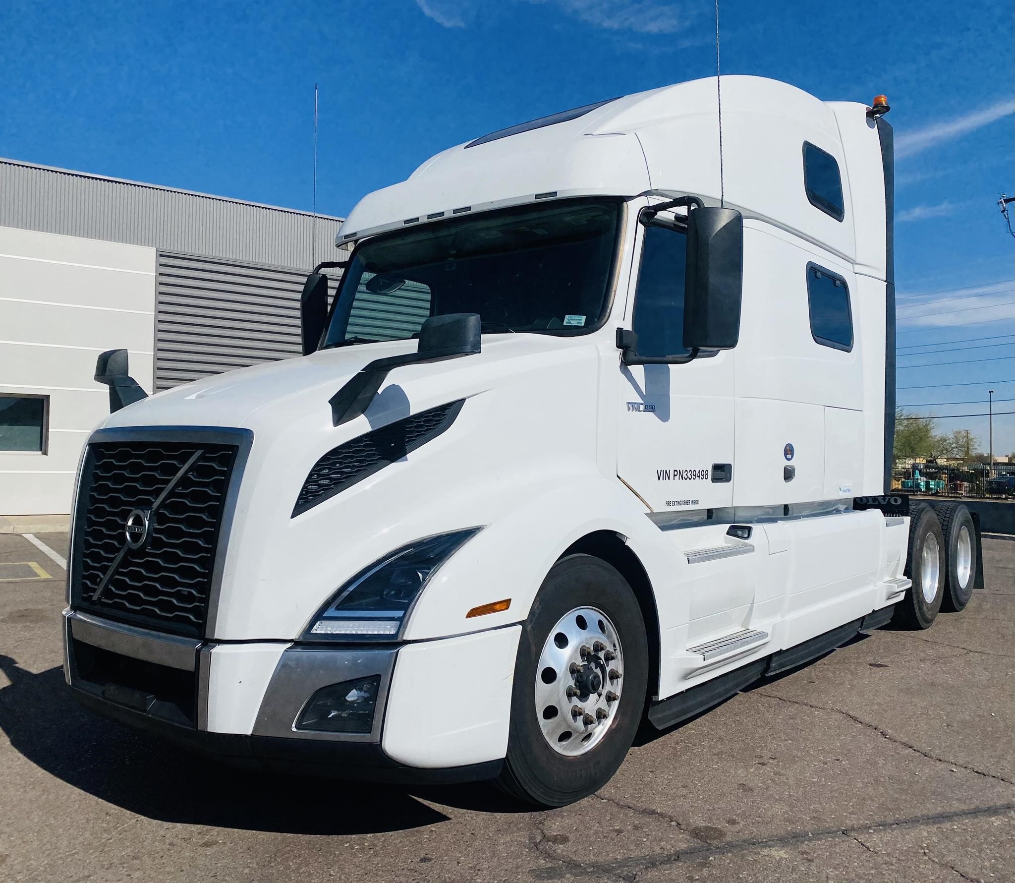 2023 VOLVO VNL64T860 - image 1 of 6