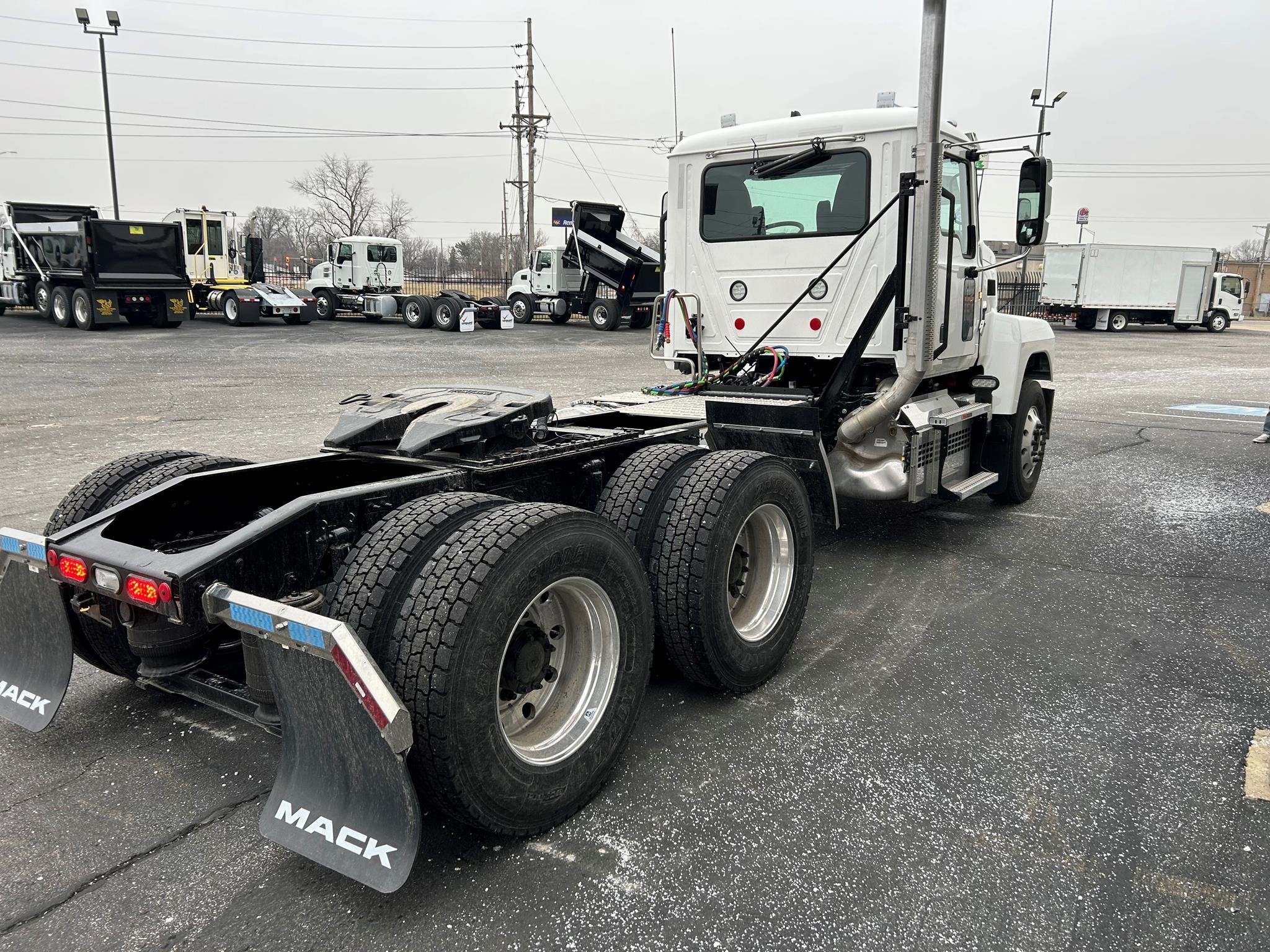 2026 MACK PINNACLE 64T - image 3 of 6