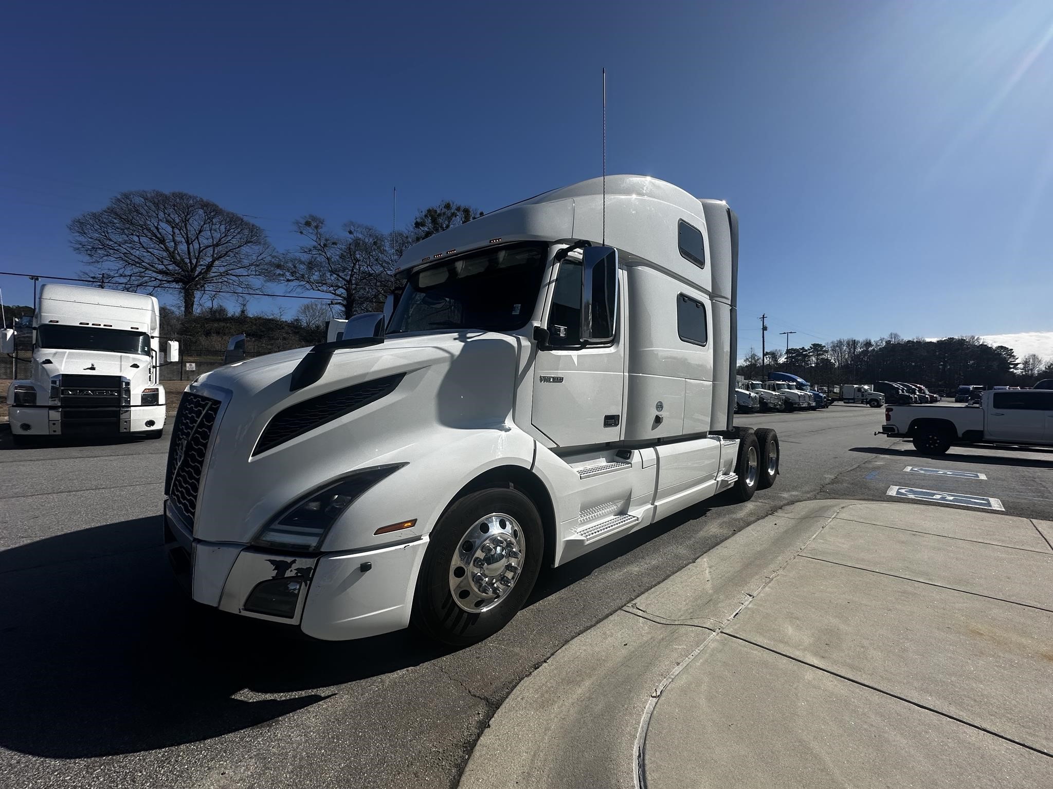 2020 VOLVO VNL64T860 - image 6 of 6