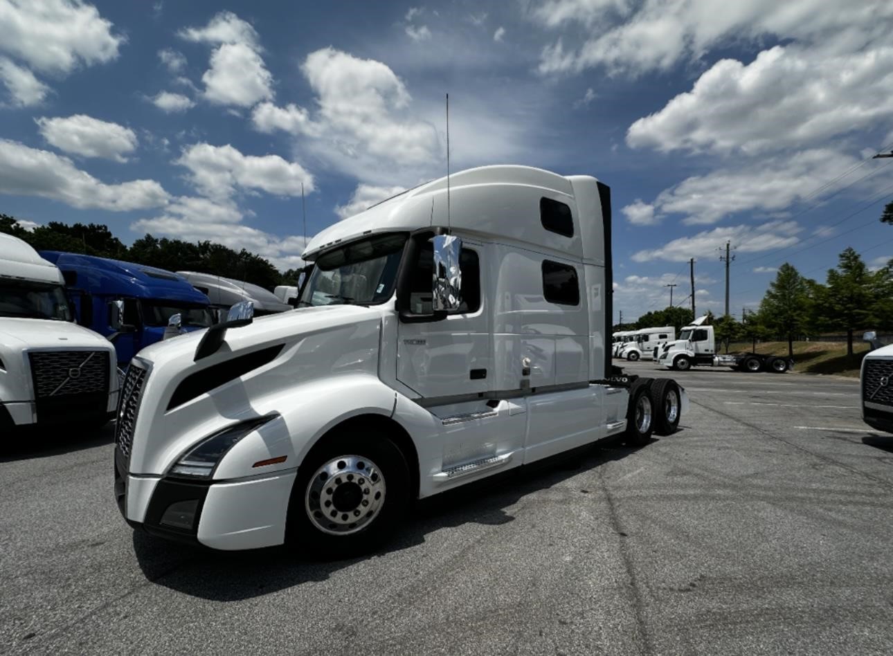 2023 VOLVO VNL64T860 - image 2 of 2