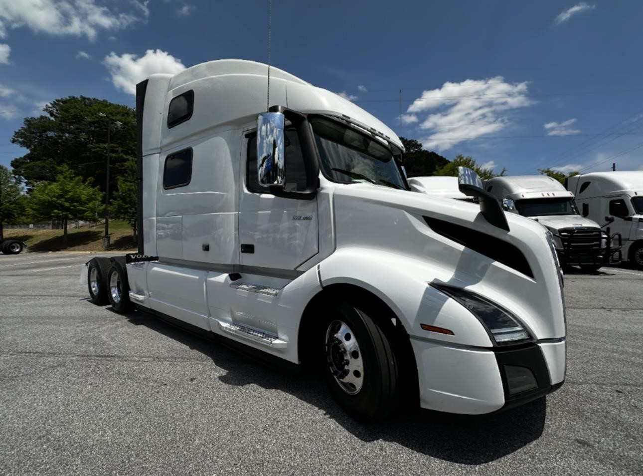 2023 VOLVO VNL64T860 - image 1 of 2